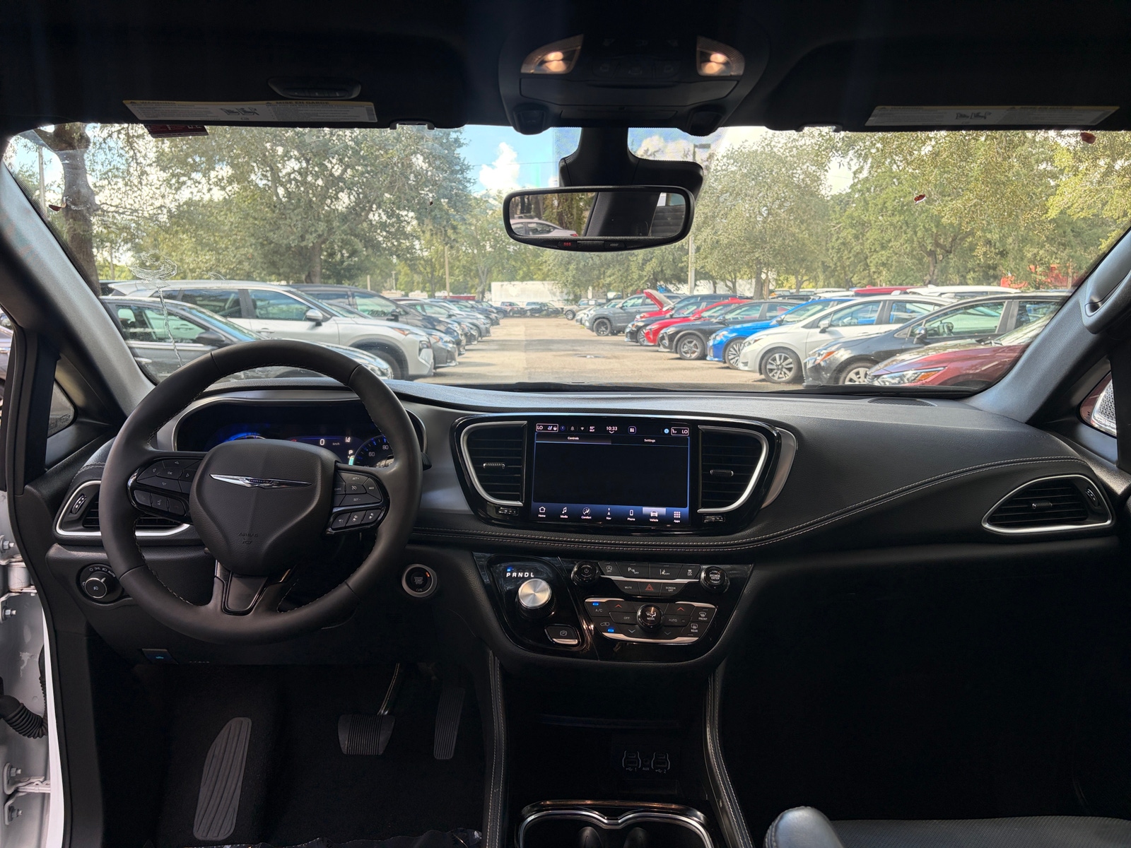 Thumbnail: 2025 Chrysler Pacifica - 3