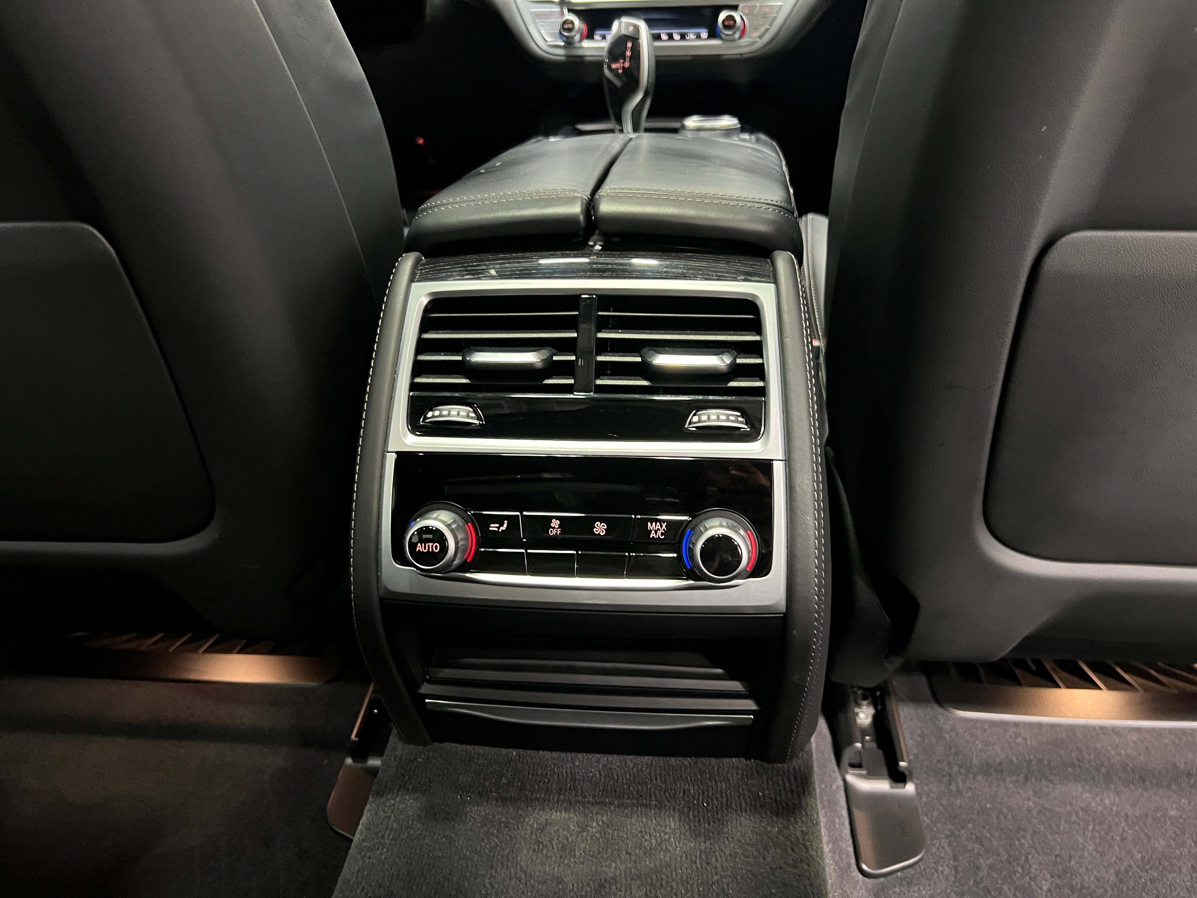 2022 BMW 7 Series 740i - Photo 2