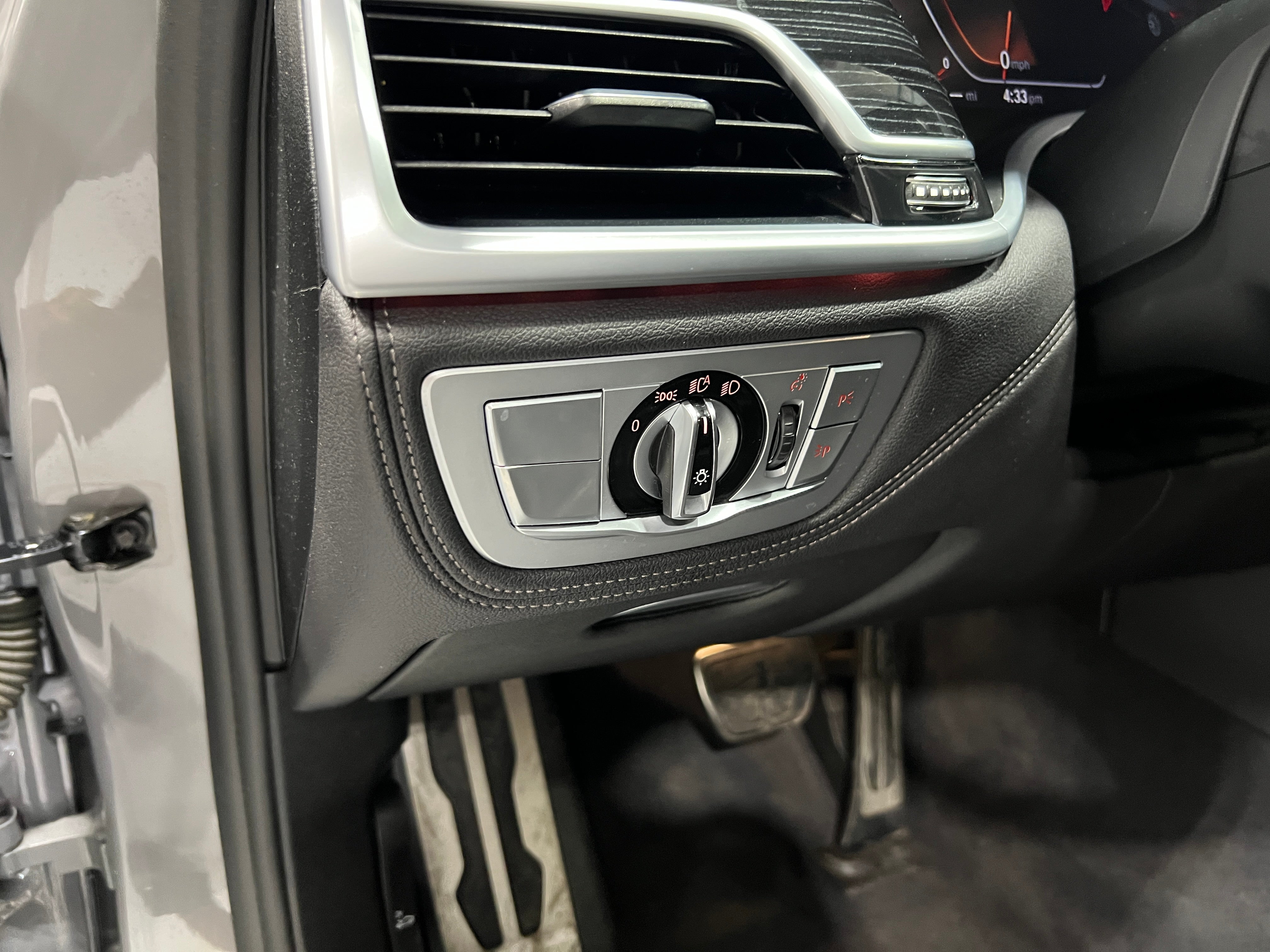 2022 BMW 7 Series 740i - Photo 14