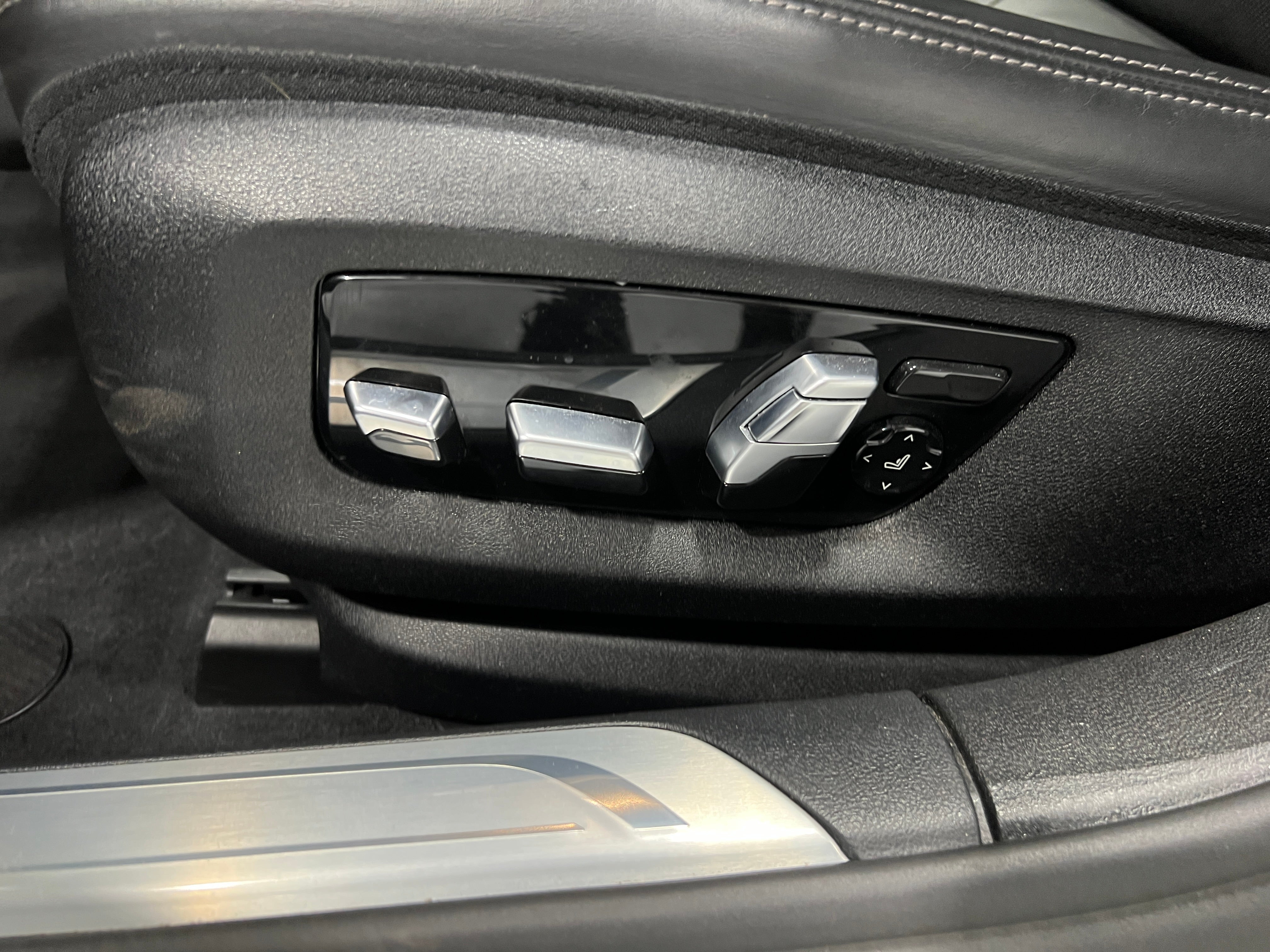 2022 BMW 7 Series 740i - Photo 12