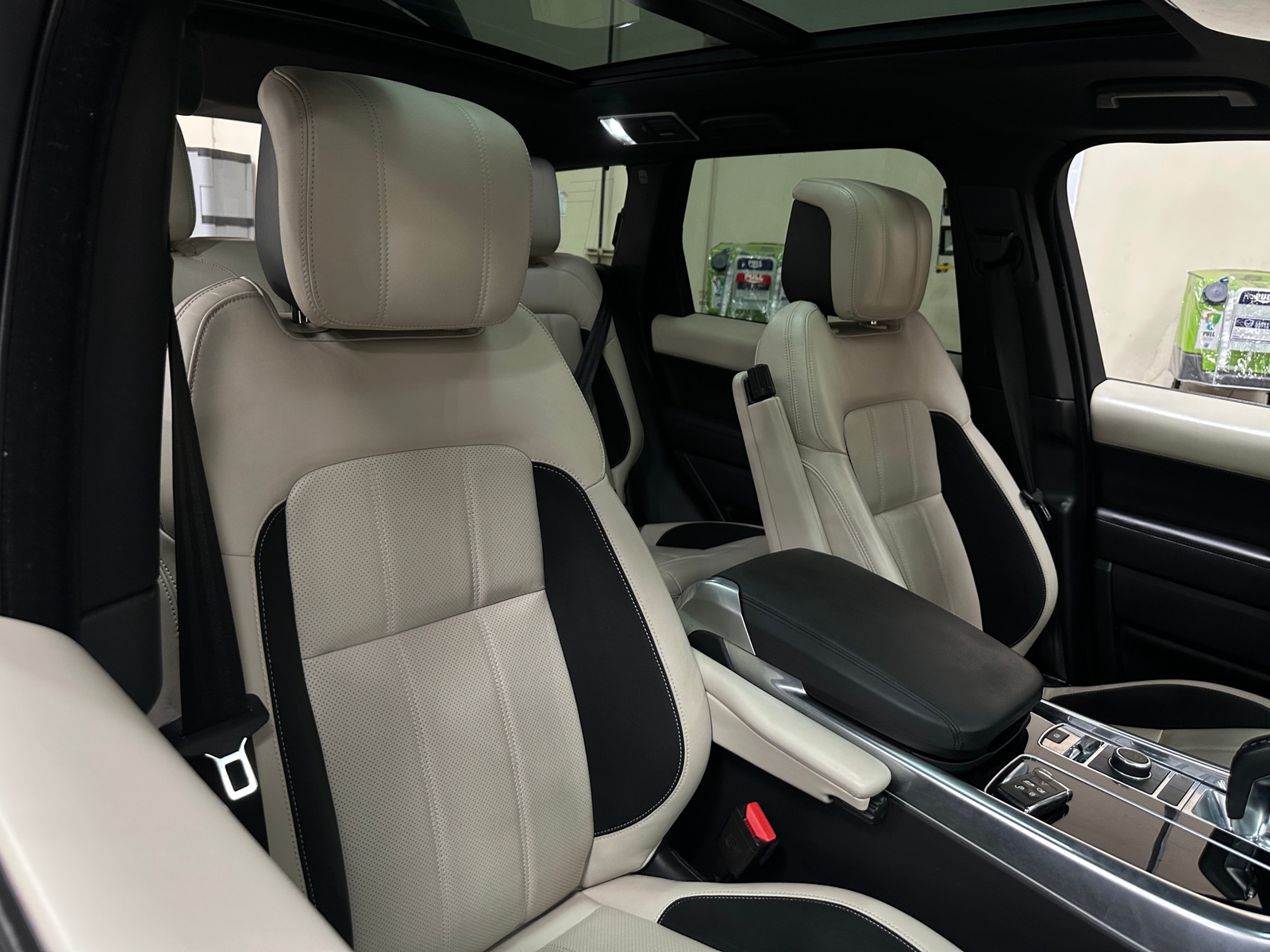 Thumbnail: 2018 Land Rover Range Rover Sport - 2