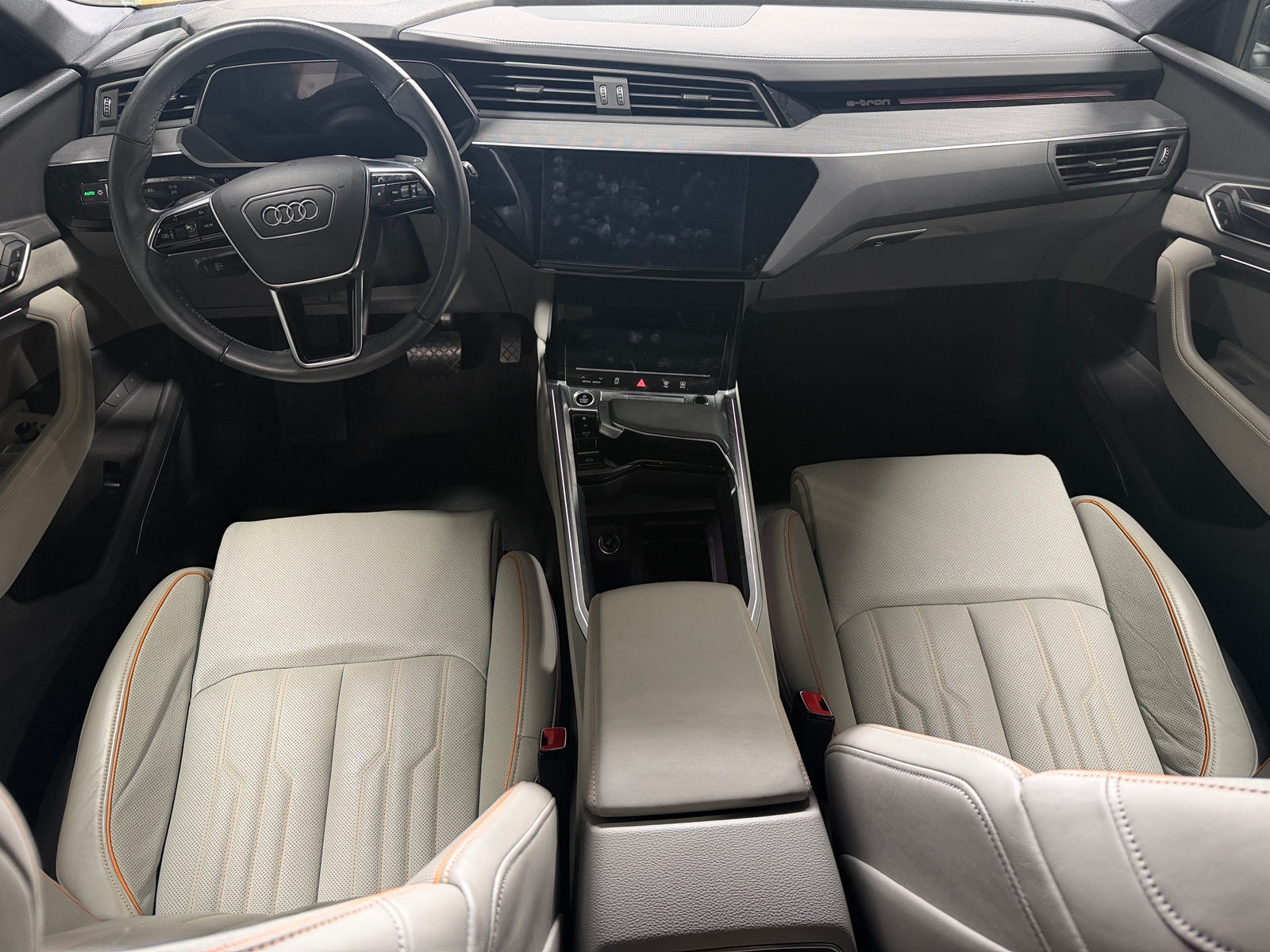 Thumbnail: 2024 Audi Q8 e-tron - 3