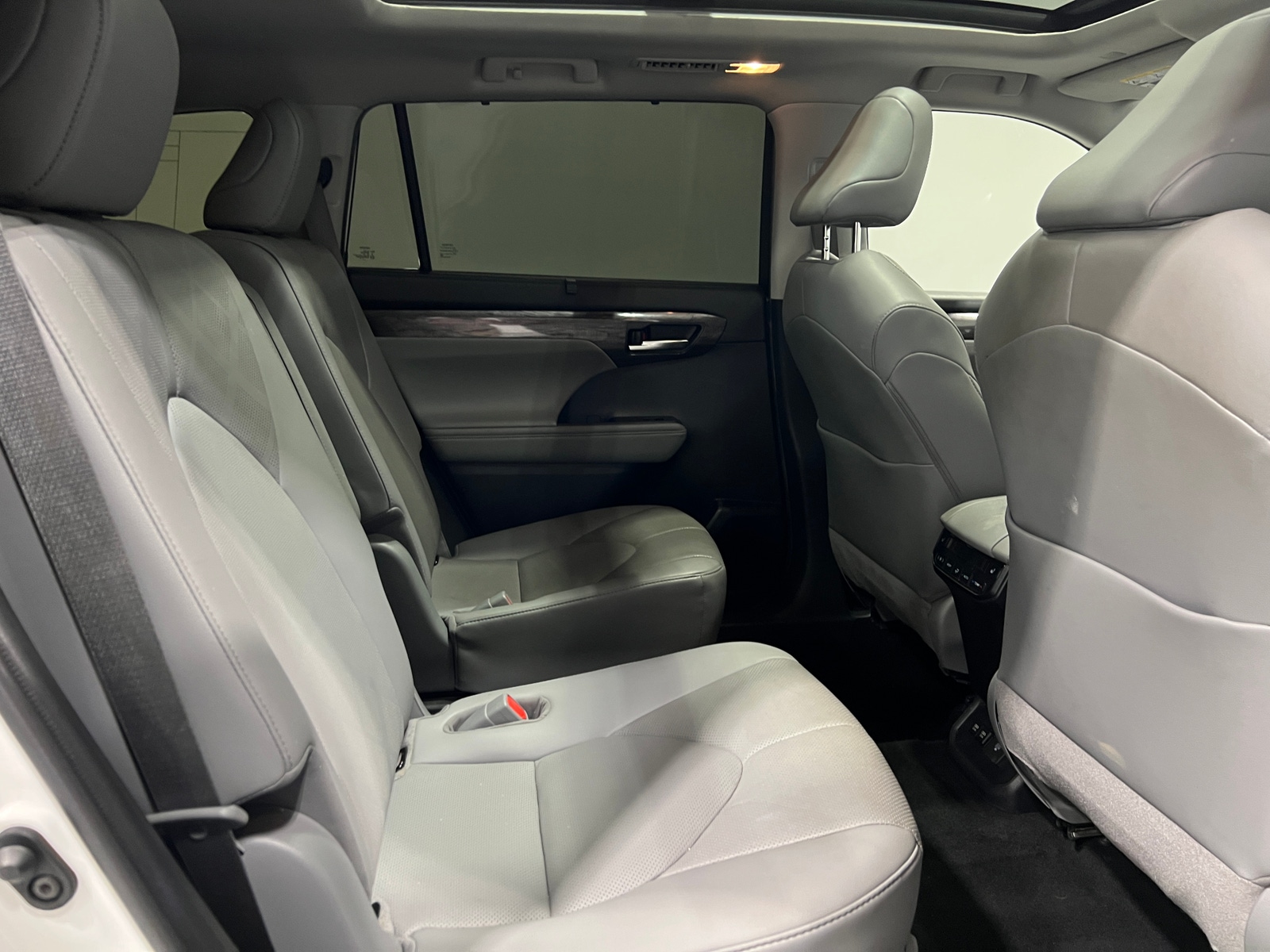 Thumbnail: 2020 Toyota Highlander - 5