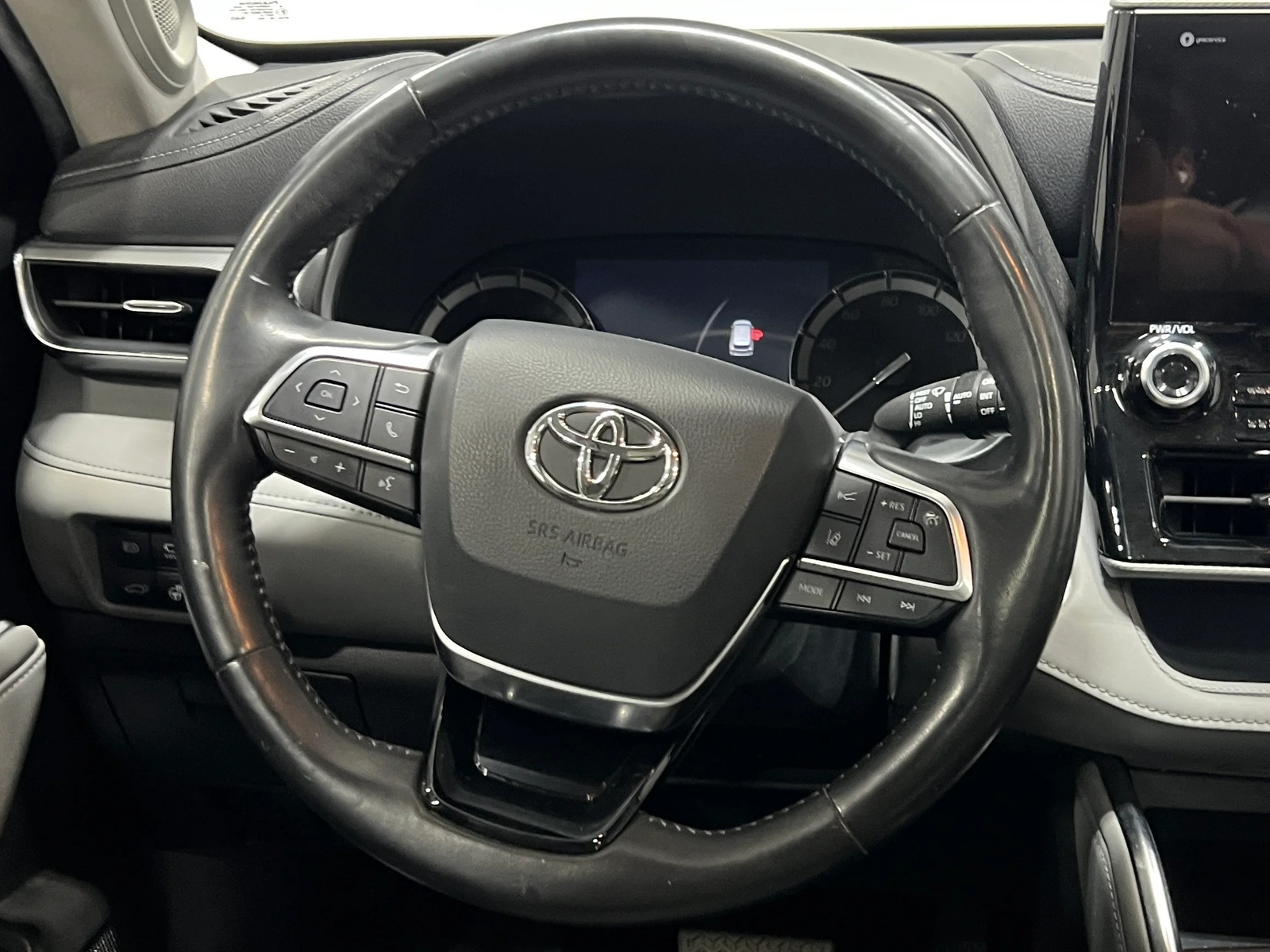 Thumbnail: 2020 Toyota Highlander - 4