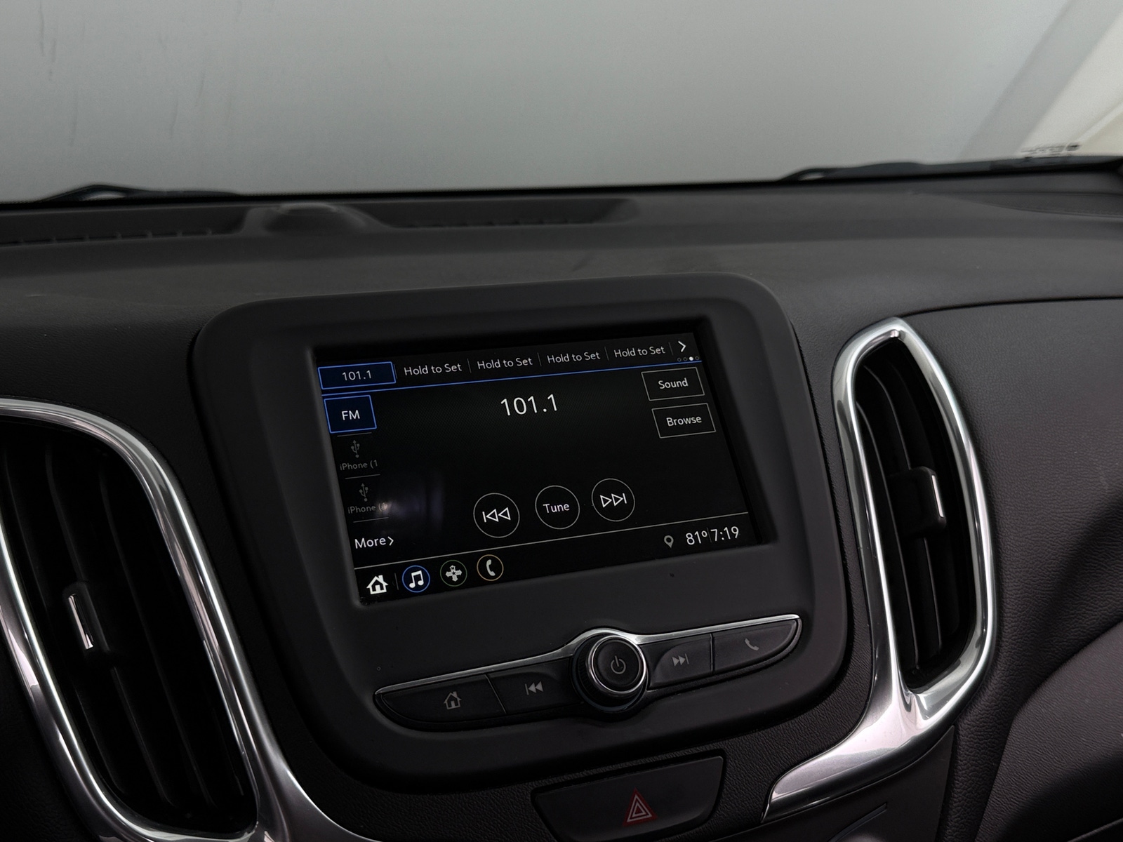 Thumbnail: 2019 Chevrolet Equinox - 4