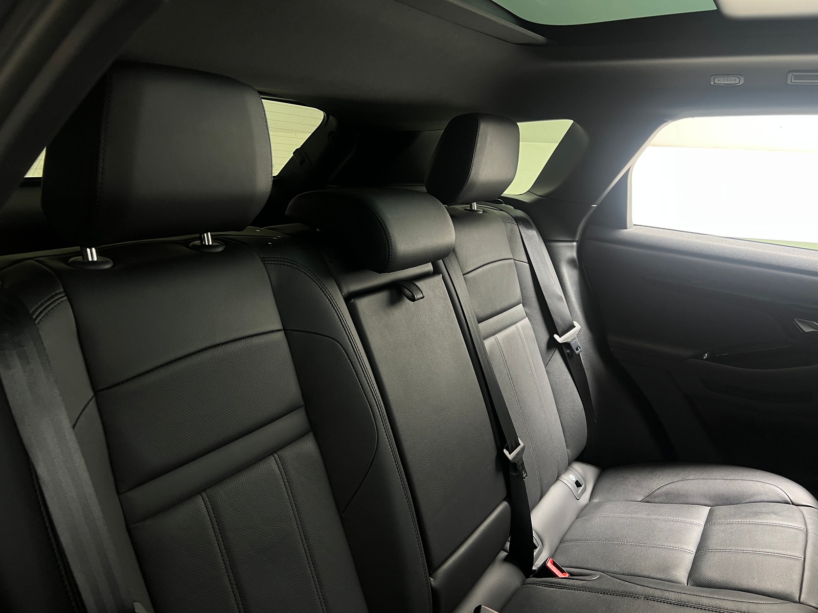 Thumbnail: 2024 Land Rover Range Rover Evoque - 6