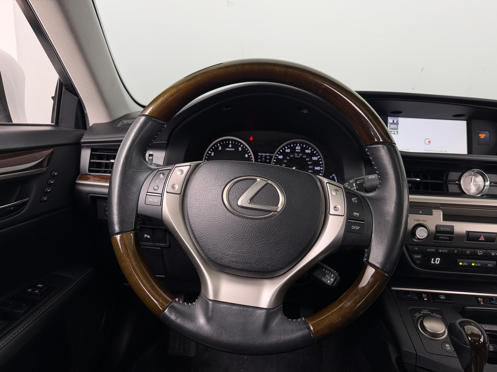 Thumbnail: 2014 Lexus ES - 4
