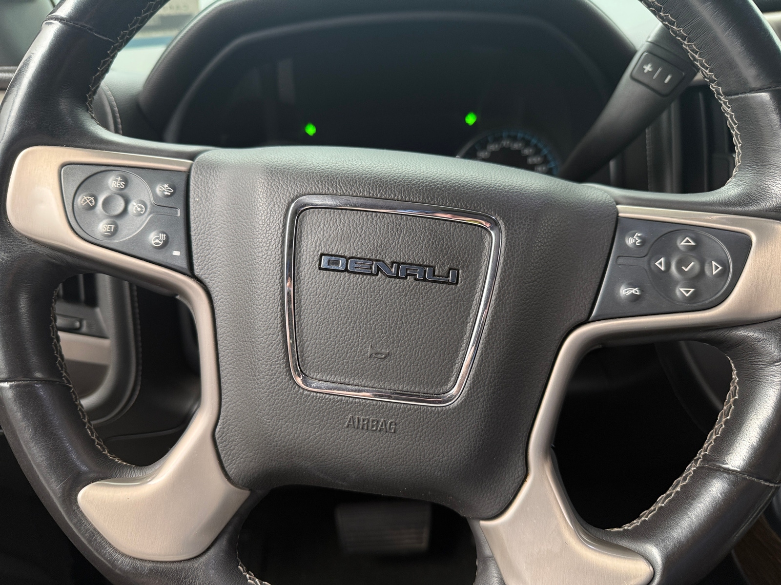 Thumbnail: 2017 GMC Sierra 2500 - 4