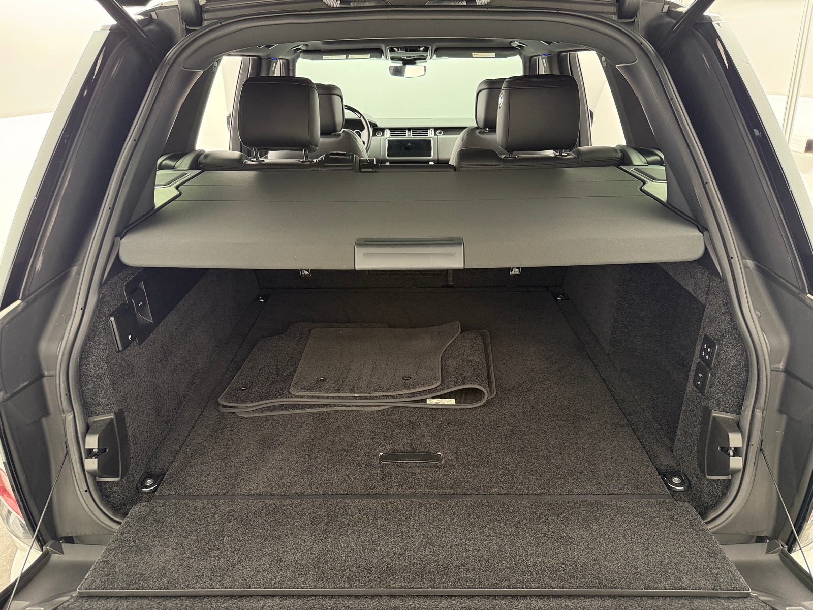 Thumbnail: 2019 Land Rover Range Rover - 6