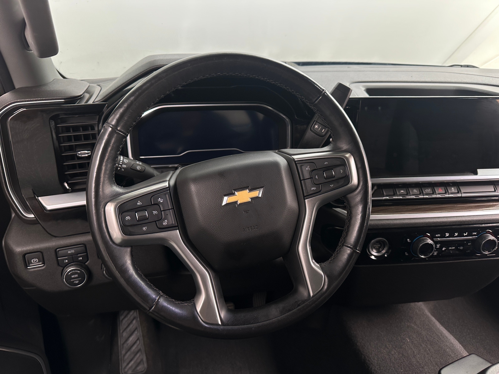 Thumbnail: 2022 Chevrolet Silverado 1500 - 5
