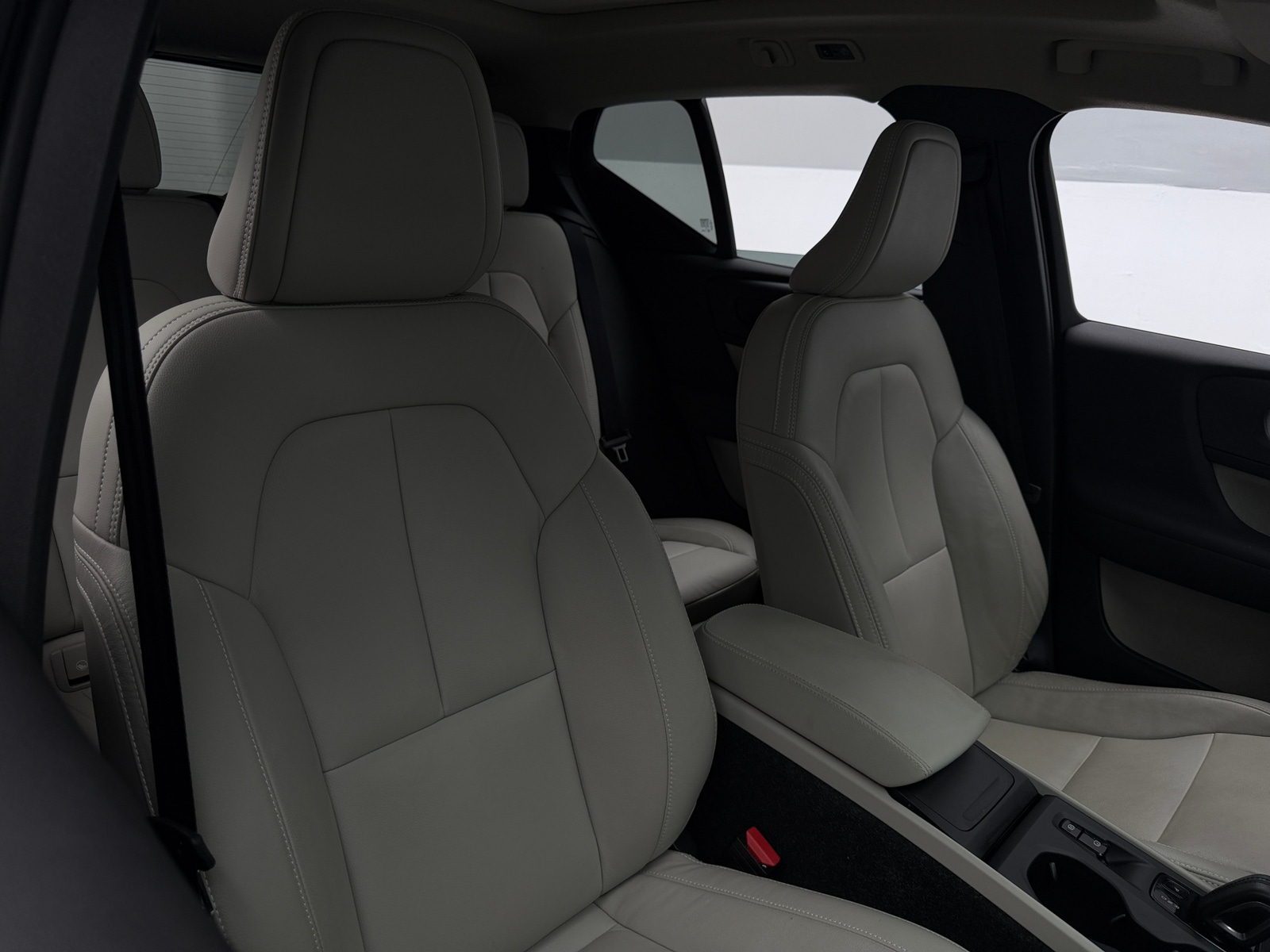 Thumbnail: 2019 Volvo XC40 - 2