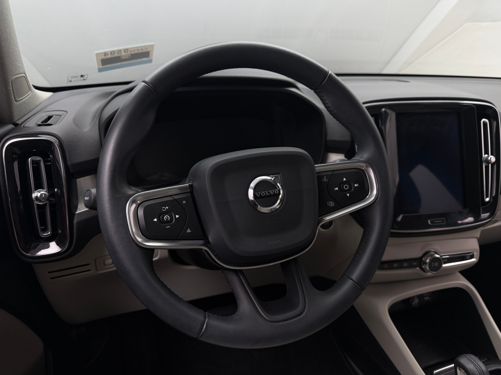 Thumbnail: 2019 Volvo XC40 - 5