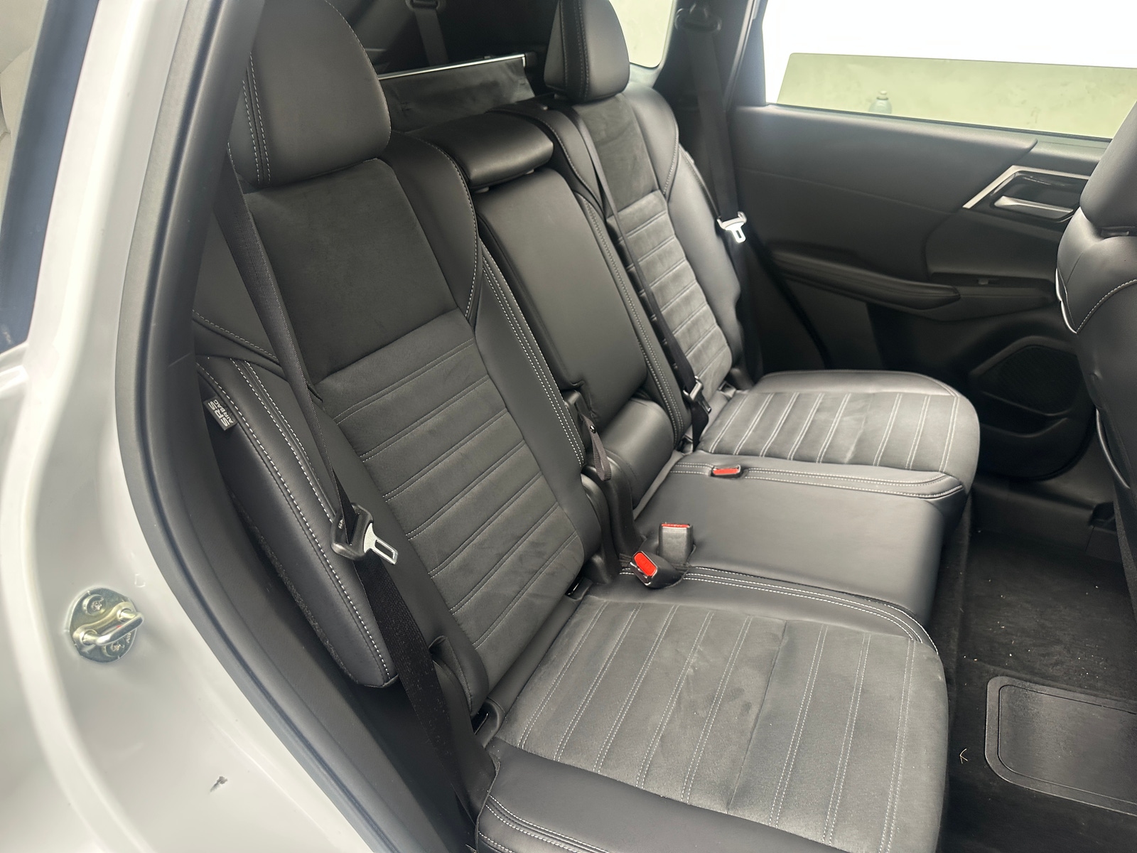 Thumbnail: 2025 Mitsubishi Outlander - 6