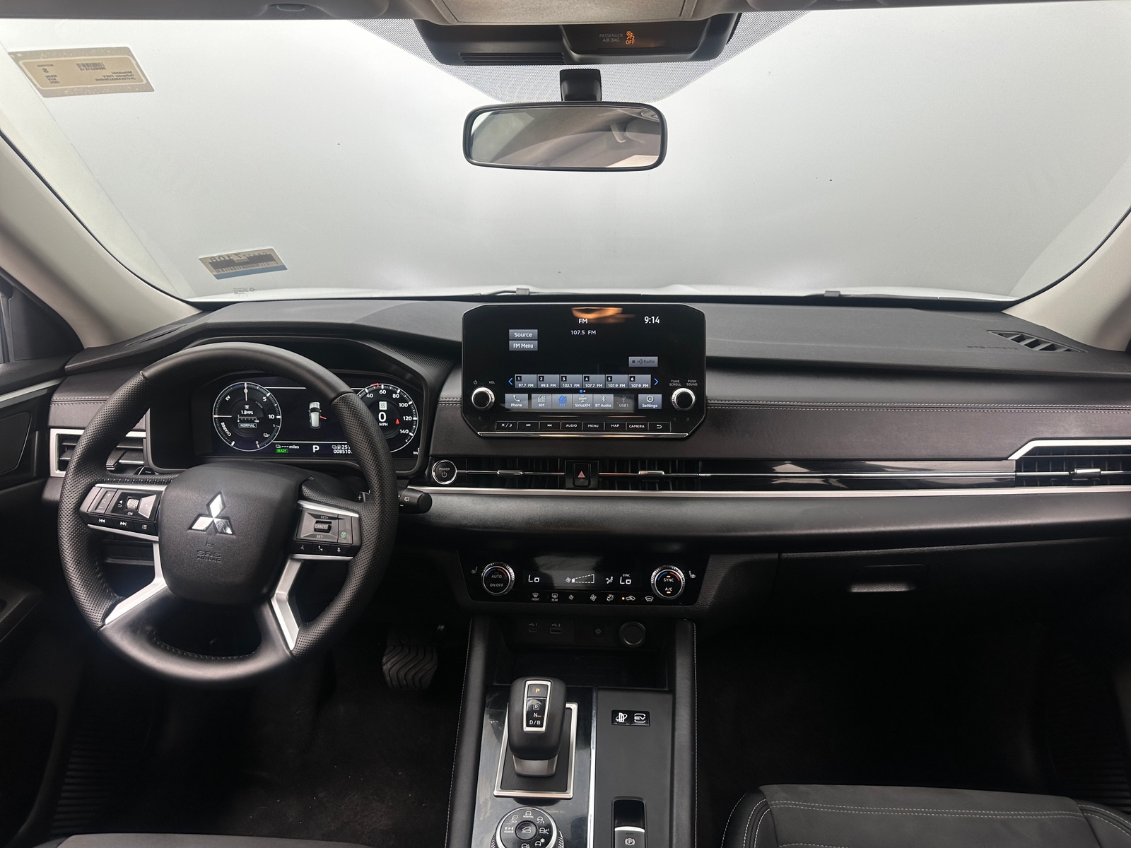Thumbnail: 2025 Mitsubishi Outlander - 3
