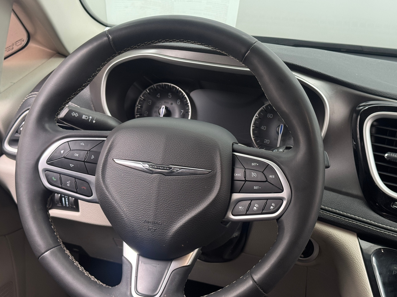 Thumbnail: 2022 Chrysler Pacifica - 4