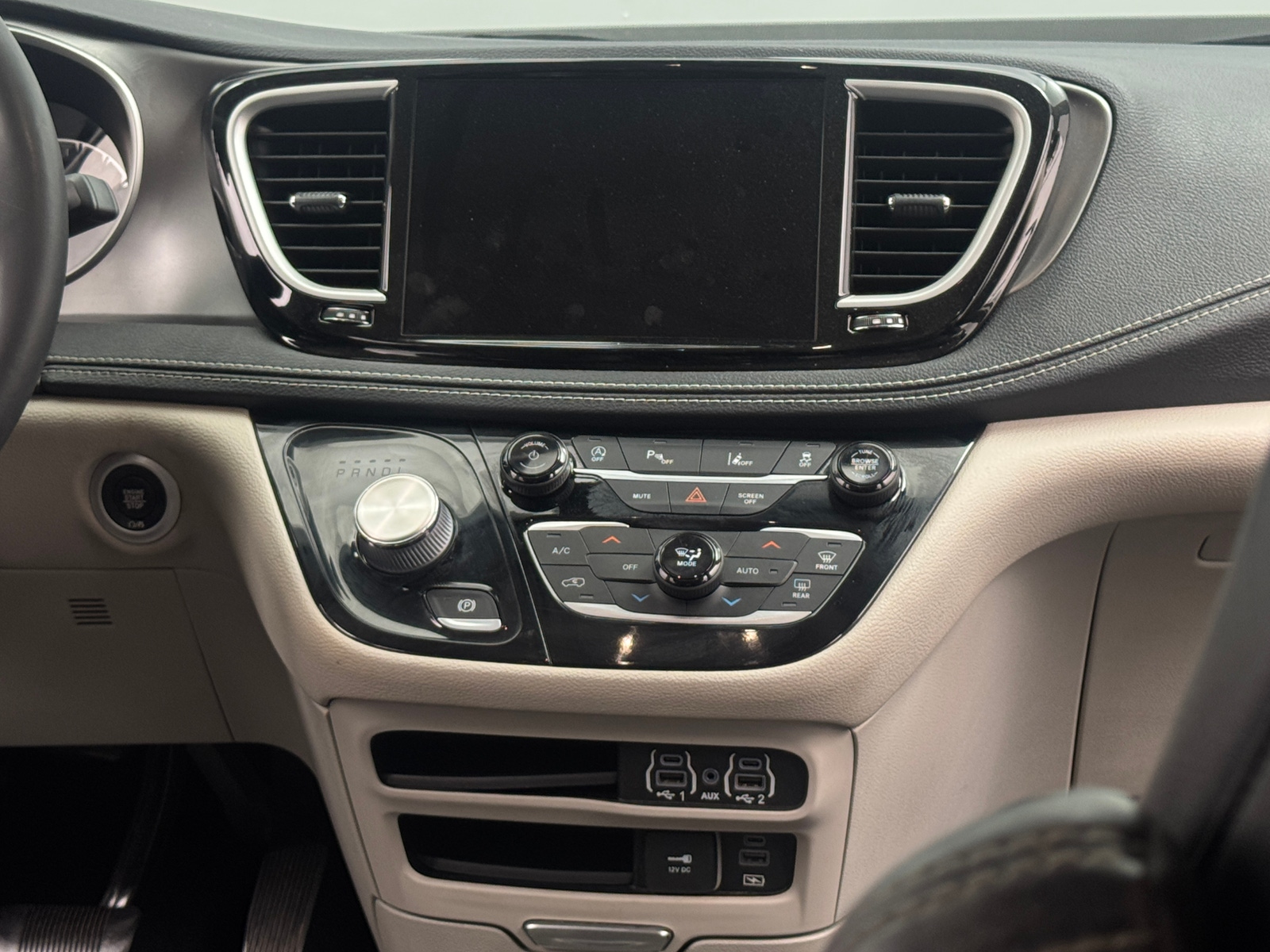 Thumbnail: 2022 Chrysler Pacifica - 3