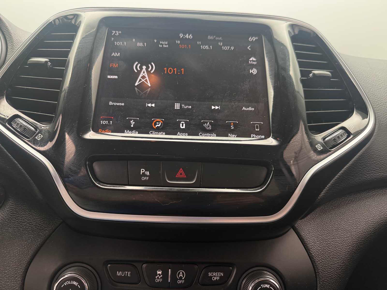 Thumbnail: 2019 Jeep Cherokee - 3