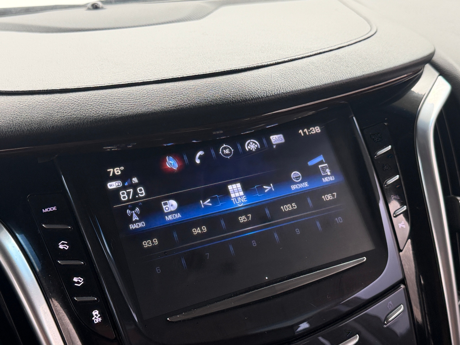 Thumbnail: 2020 Cadillac Escalade - 3