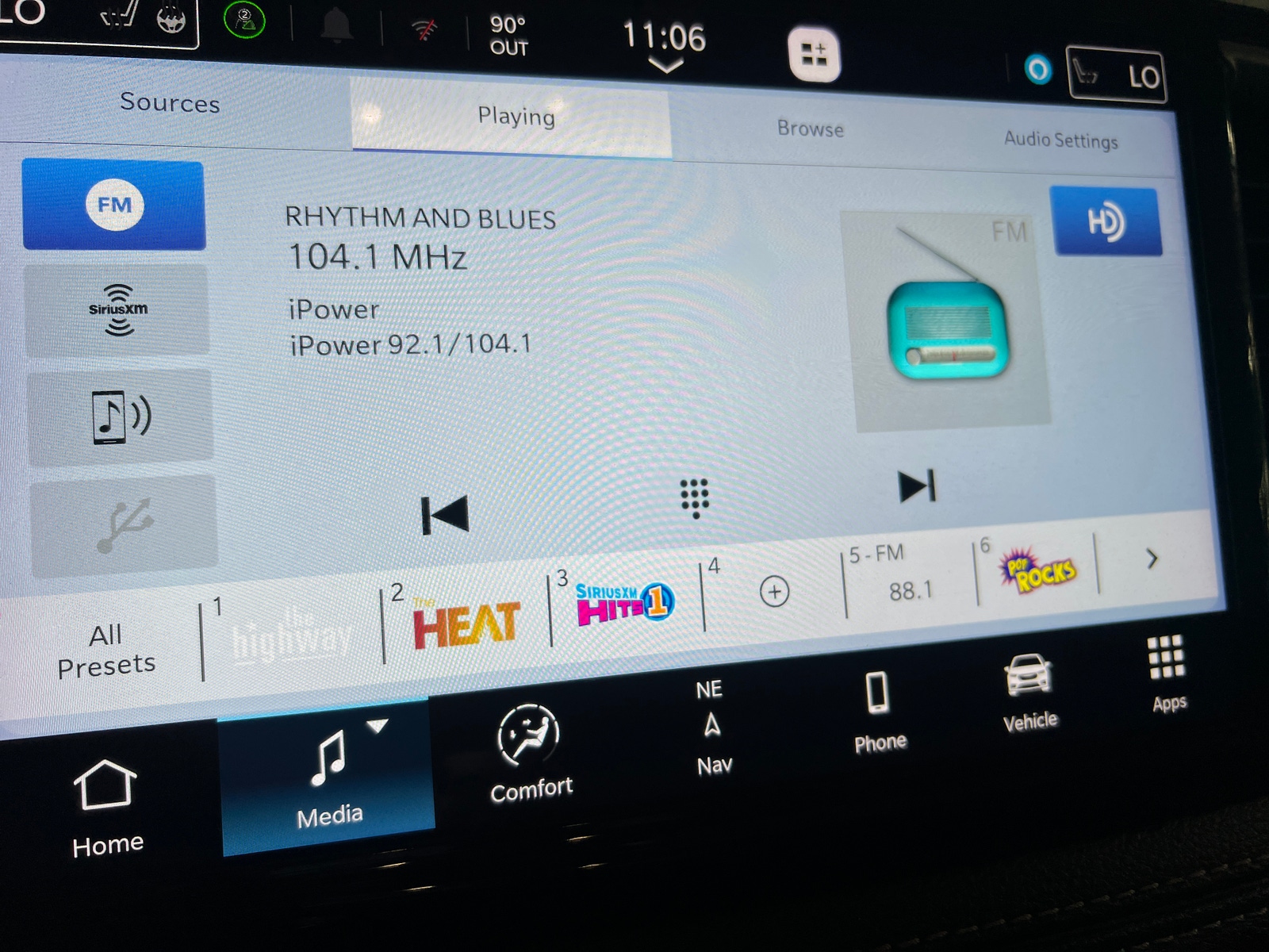 Thumbnail: 2025 Chrysler Pacifica - 3