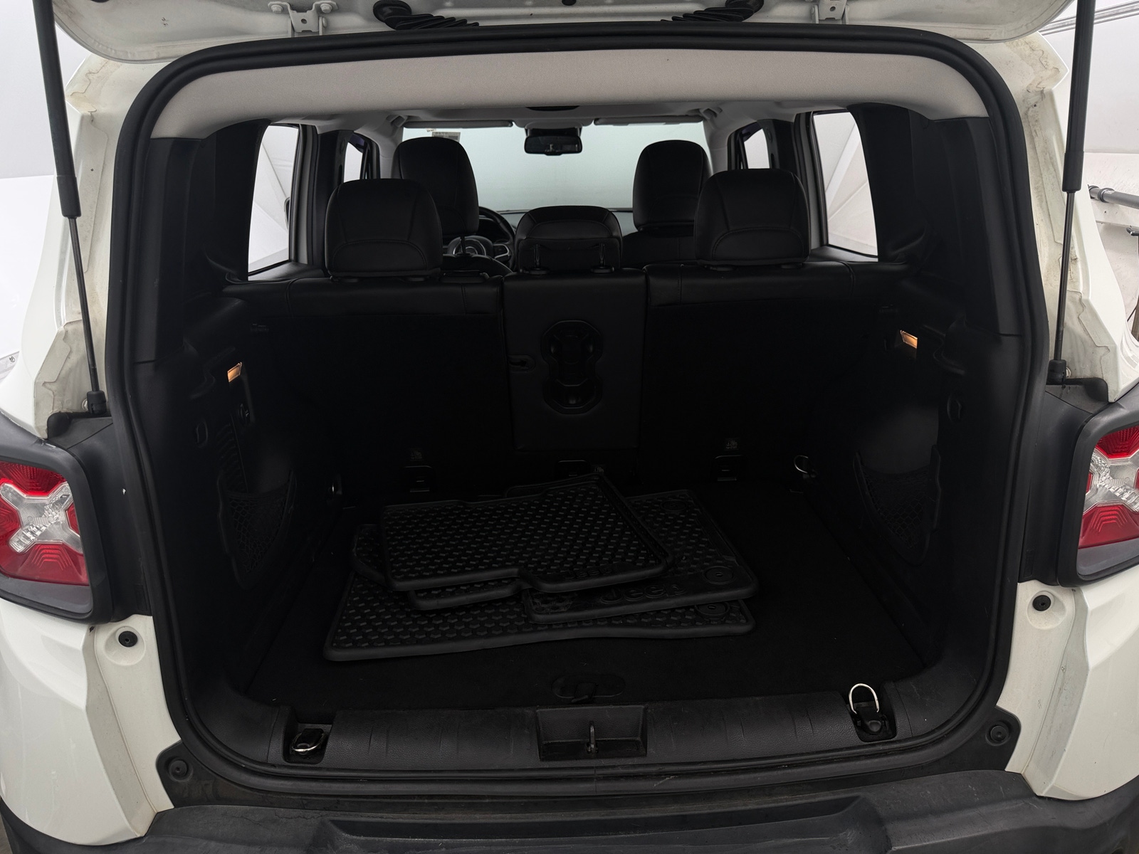Thumbnail: 2016 Jeep Renegade - 5