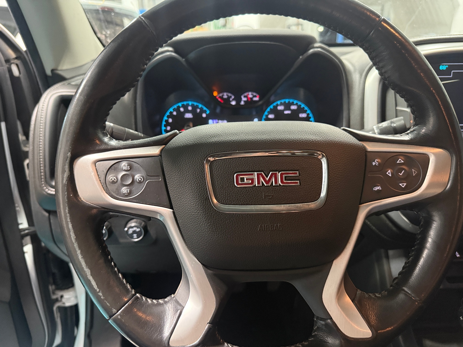 Thumbnail: 2018 GMC Canyon - 4