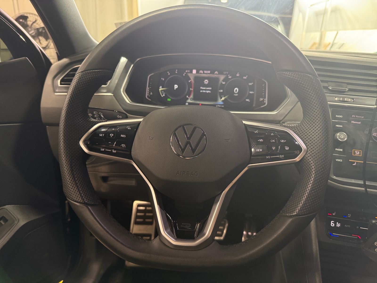 Thumbnail: 2022 Volkswagen Tiguan - 4