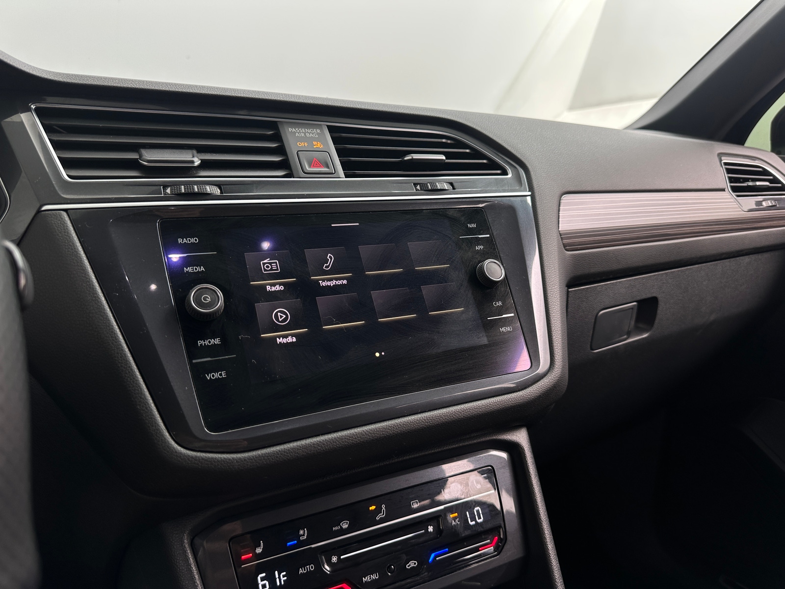 Thumbnail: 2022 Volkswagen Tiguan - 3