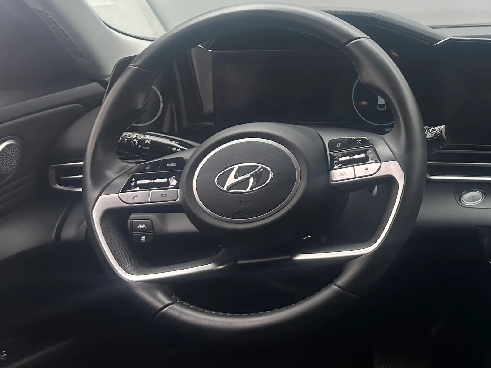Thumbnail: 2023 Hyundai Elantra - 4