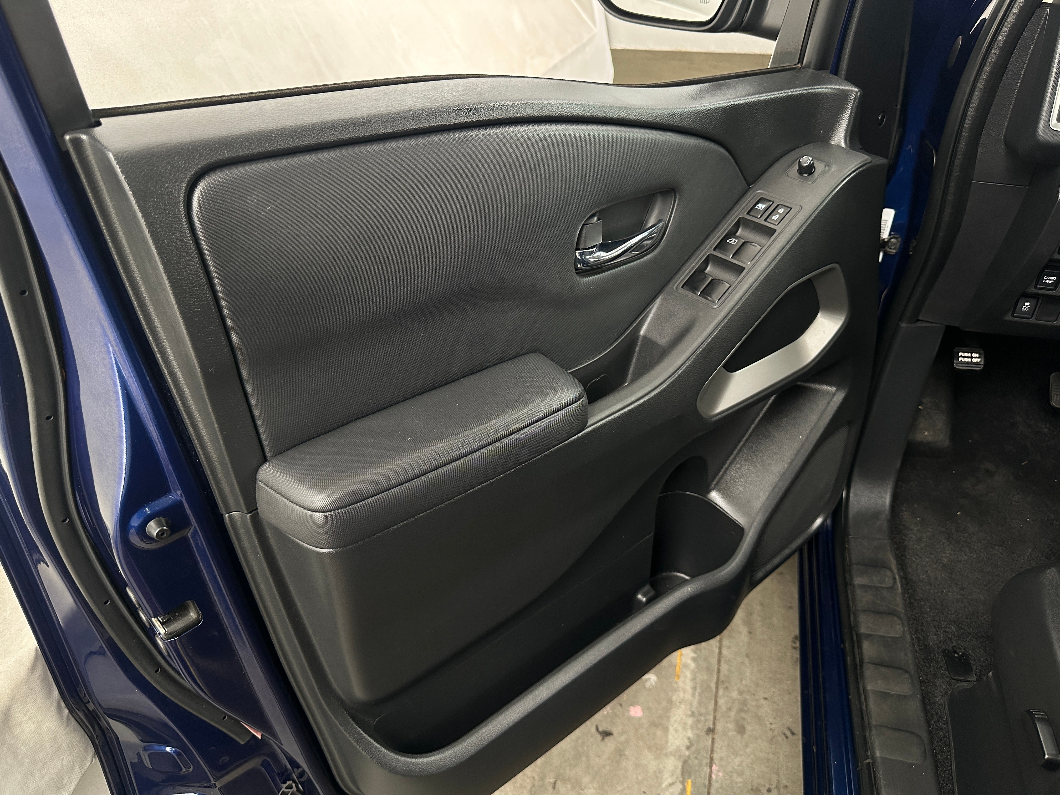 2022 Nissan Frontier SV - Photo 8
