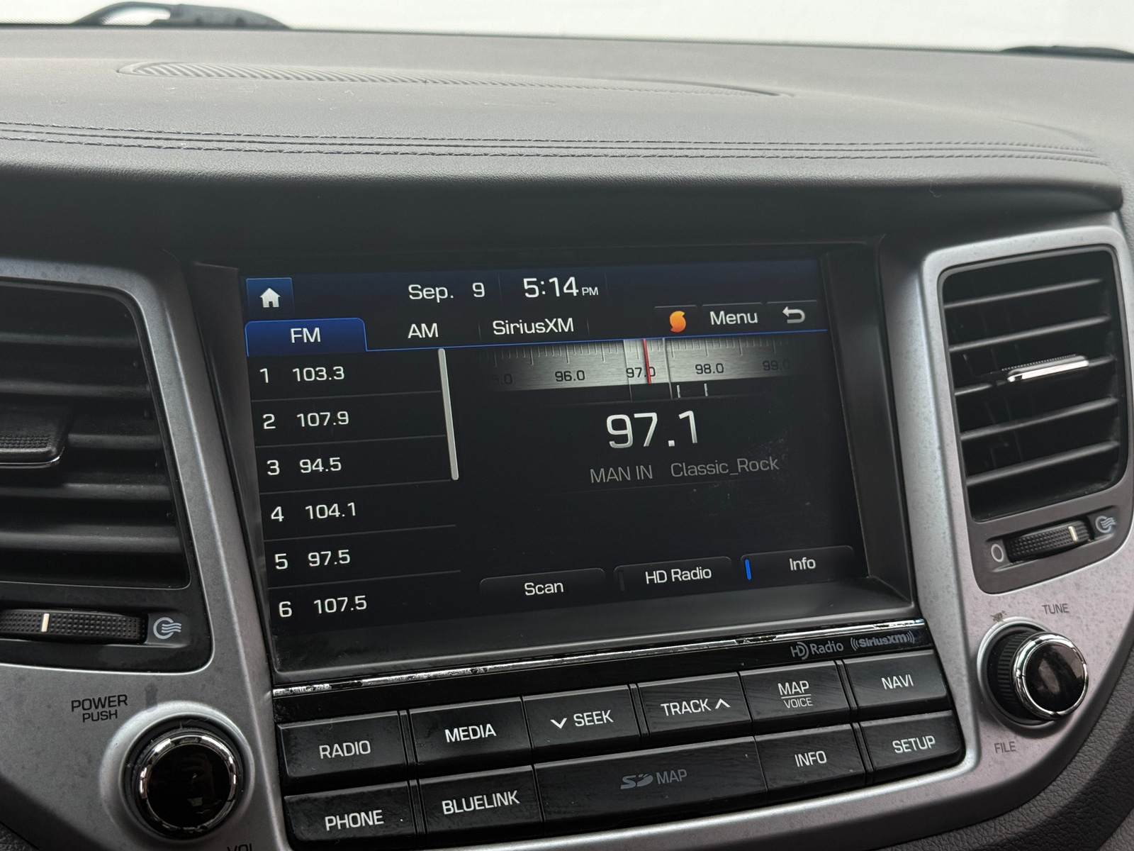 Thumbnail: 2016 Hyundai Tucson - 4