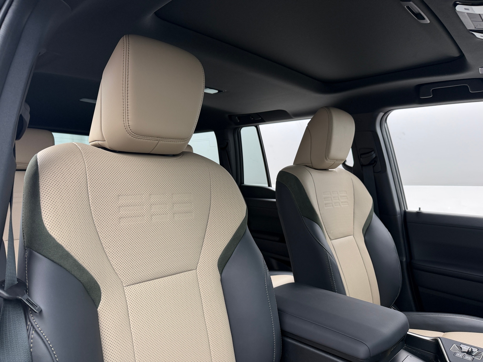 Thumbnail: 2025 Lexus GX - 2