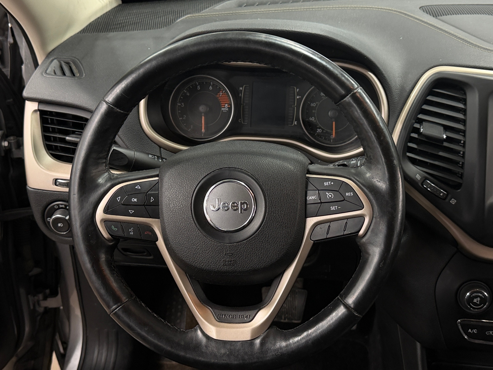 Thumbnail: 2016 Jeep Cherokee - 5
