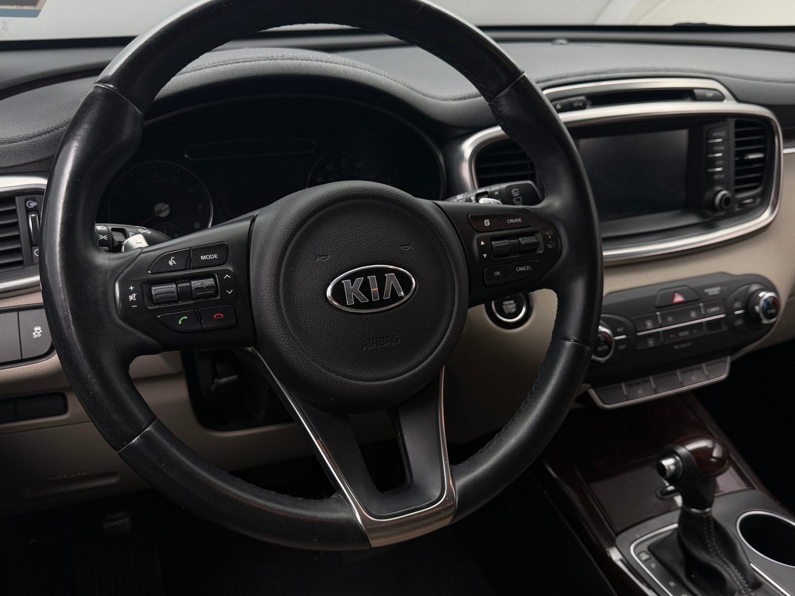Thumbnail: 2017 Kia Sorento - 4