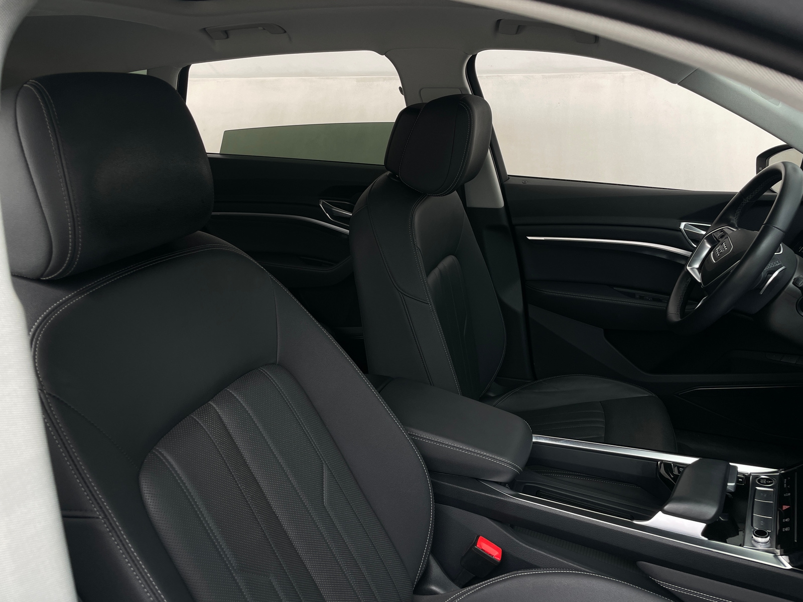Thumbnail: 2023 Audi e-tron - 2