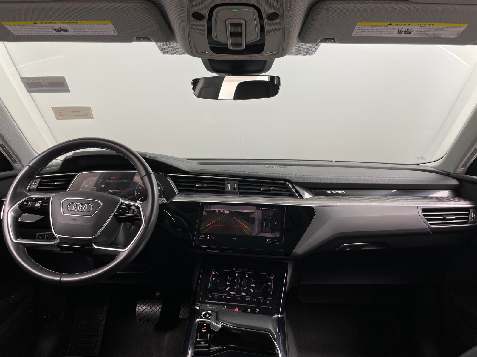 Thumbnail: 2023 Audi e-tron - 3
