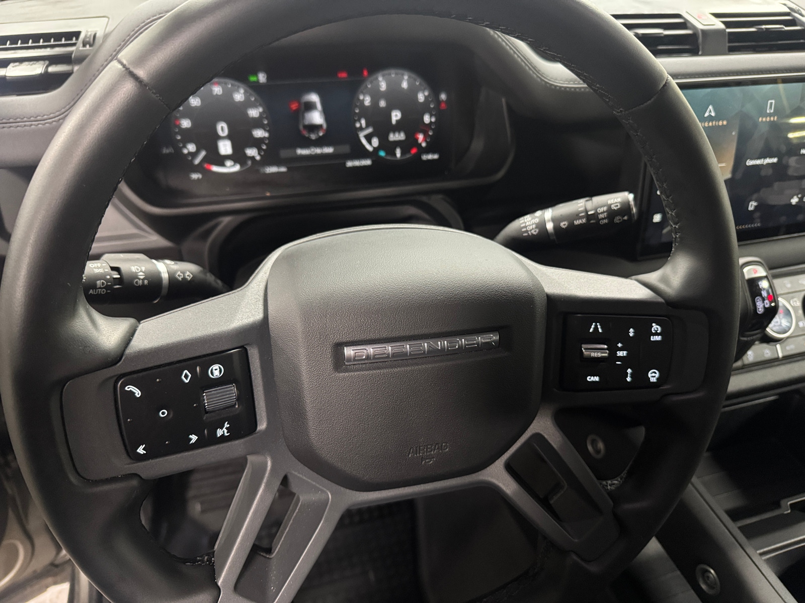 Thumbnail: 2025 Land Rover Defender - 4