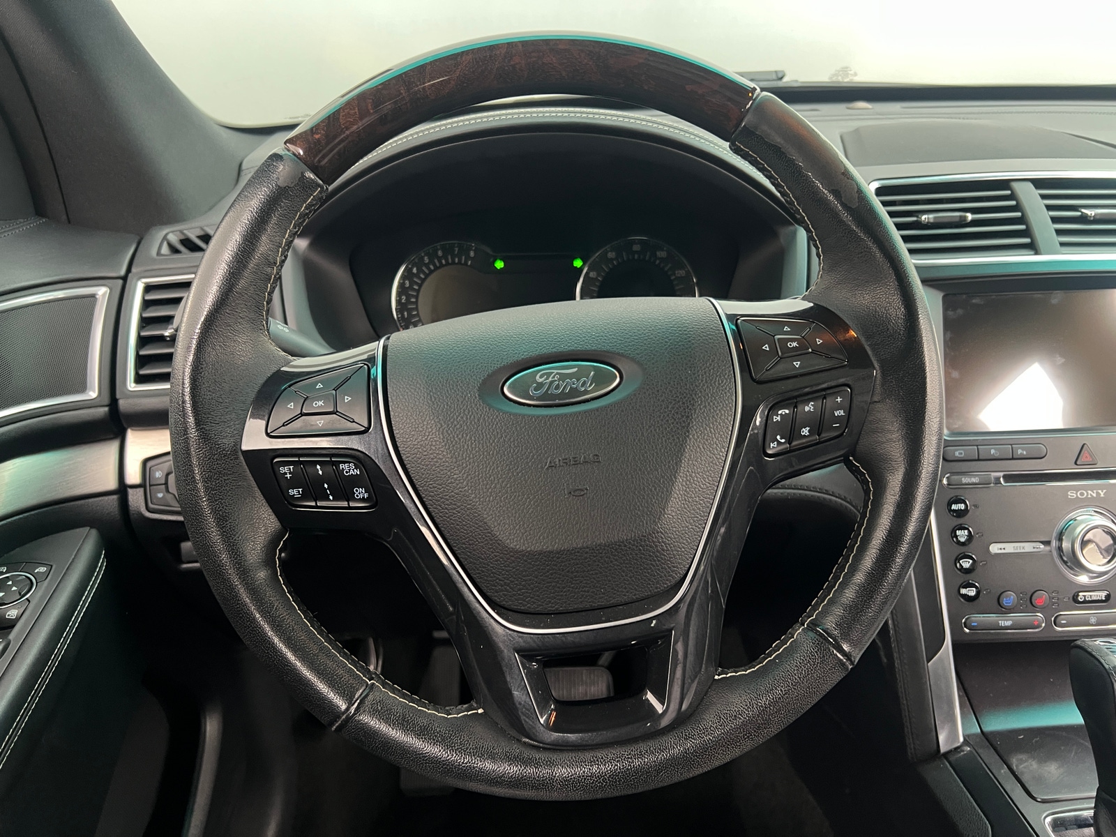 Thumbnail: 2017 Ford Explorer - 4