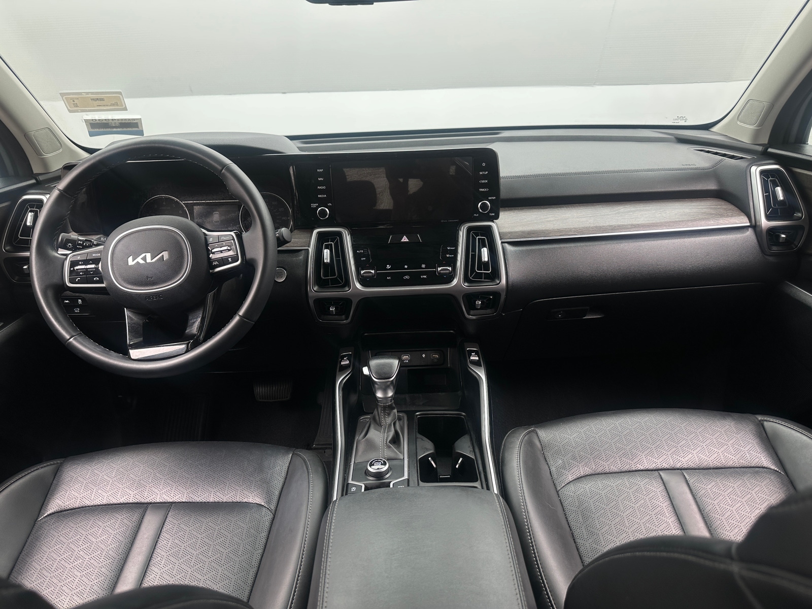 Thumbnail: 2023 Kia Sorento - 2