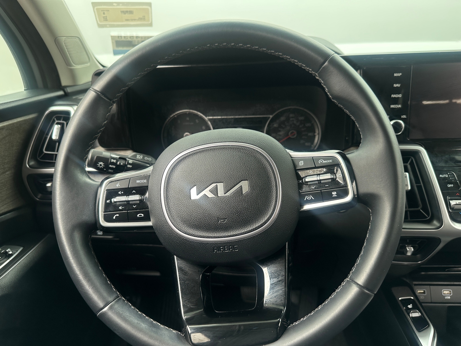 Thumbnail: 2023 Kia Sorento - 4