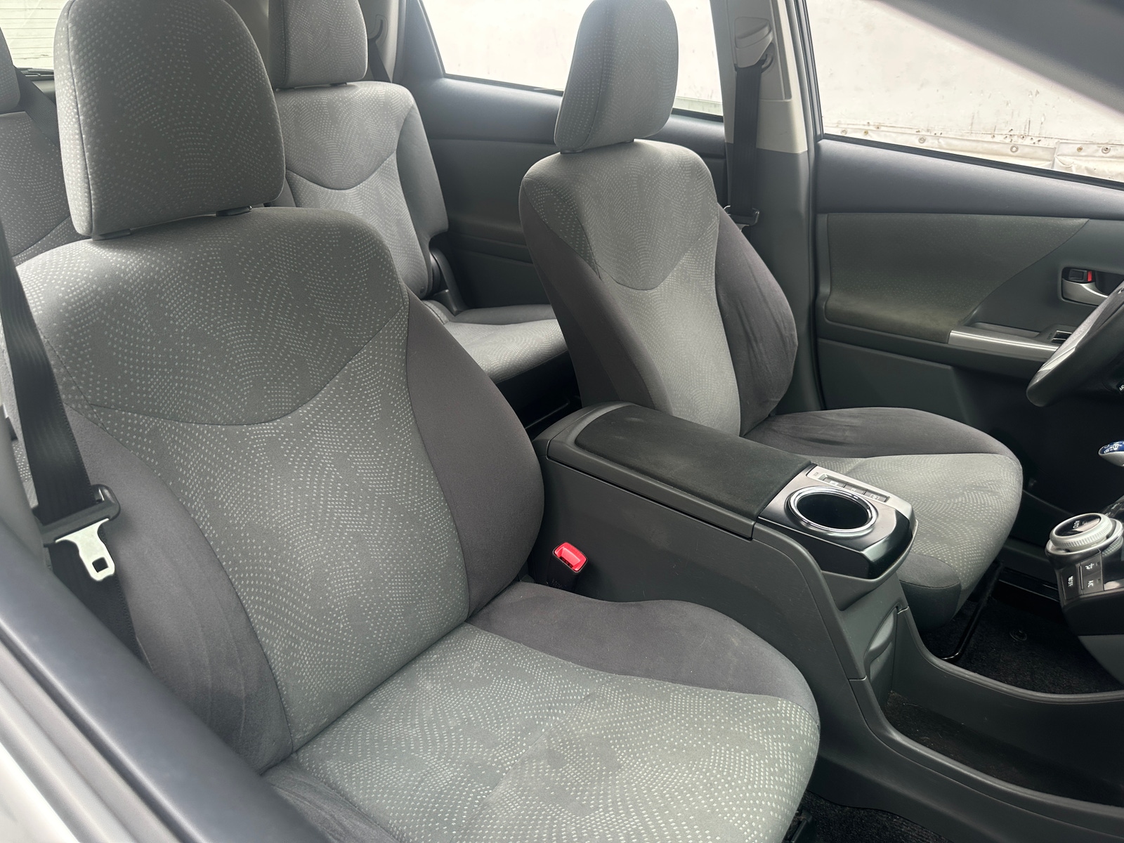 Thumbnail: 2012 Toyota Prius v - 2
