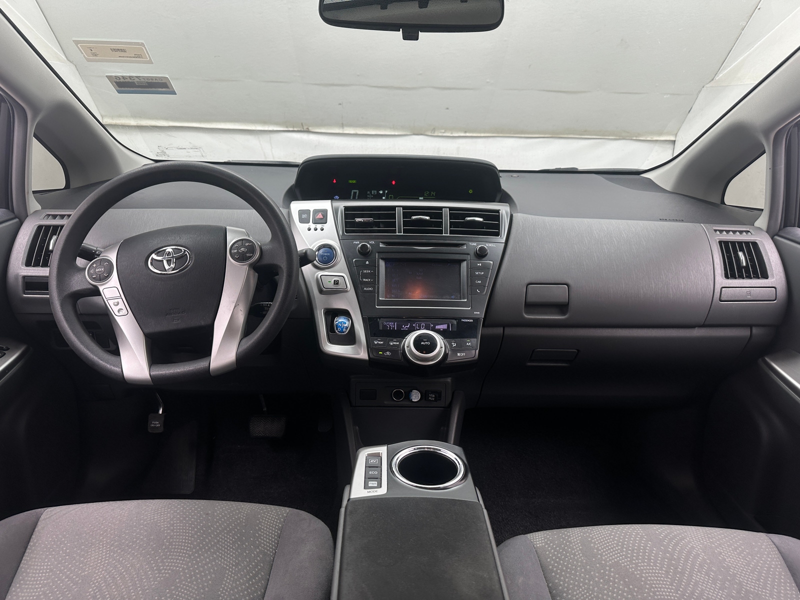Thumbnail: 2012 Toyota Prius v - 3