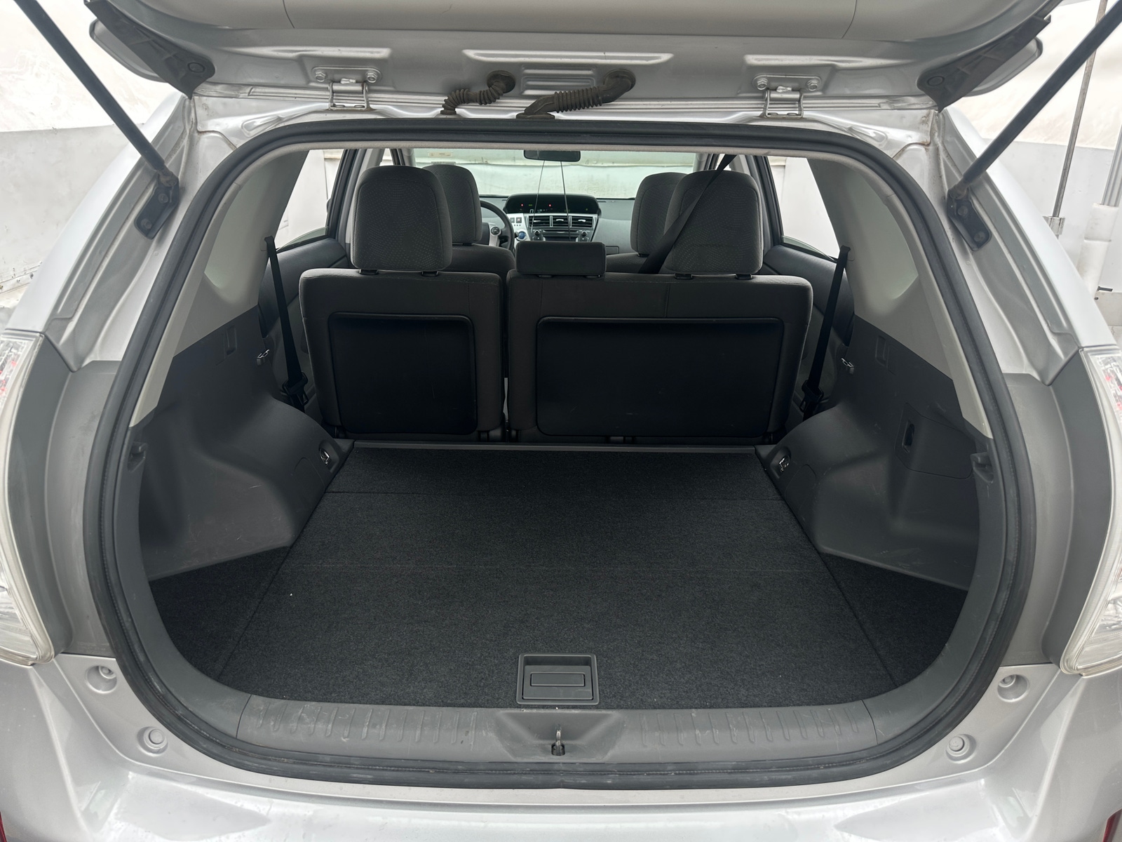 Thumbnail: 2012 Toyota Prius v - 7
