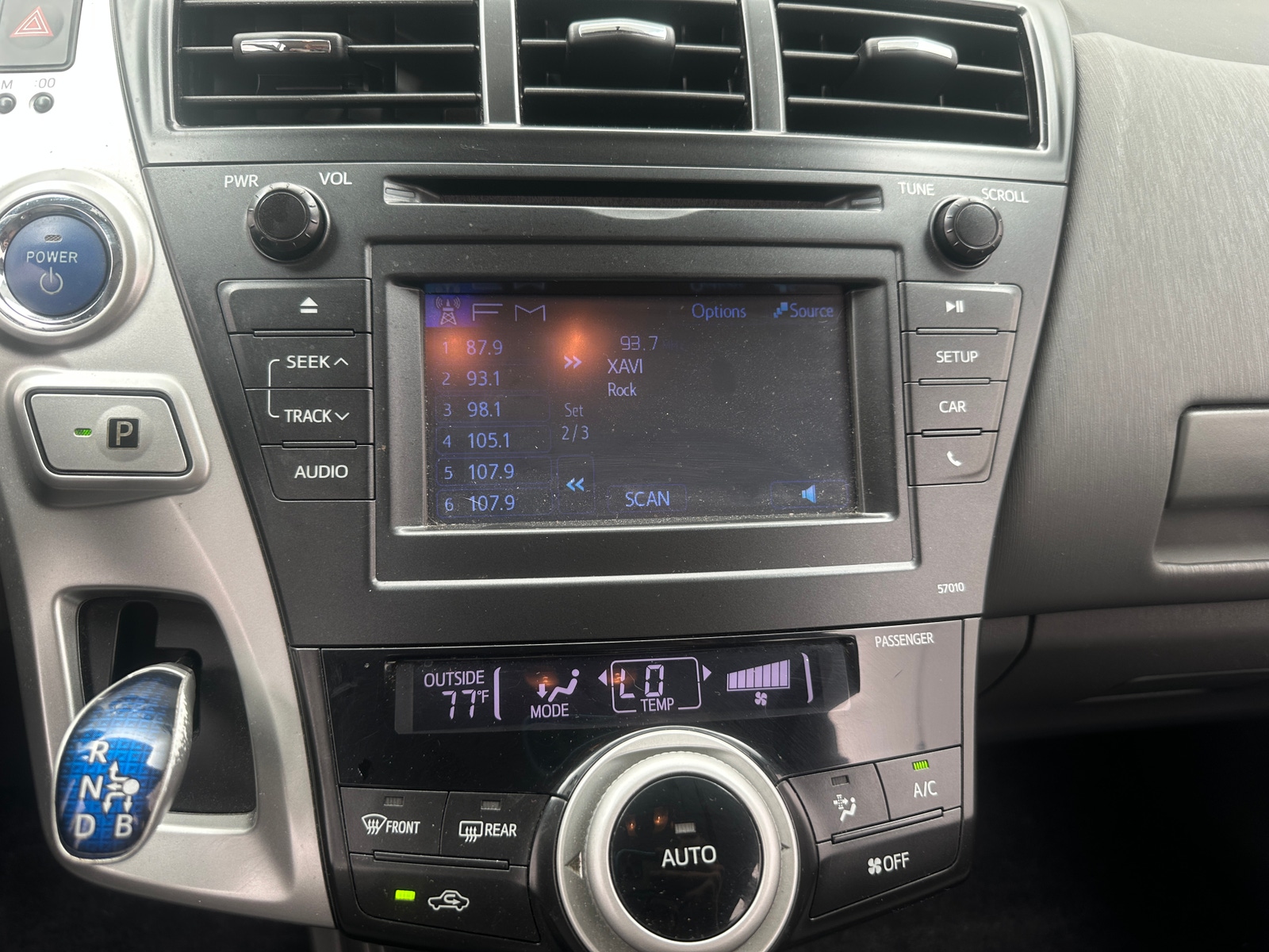 Thumbnail: 2012 Toyota Prius v - 4