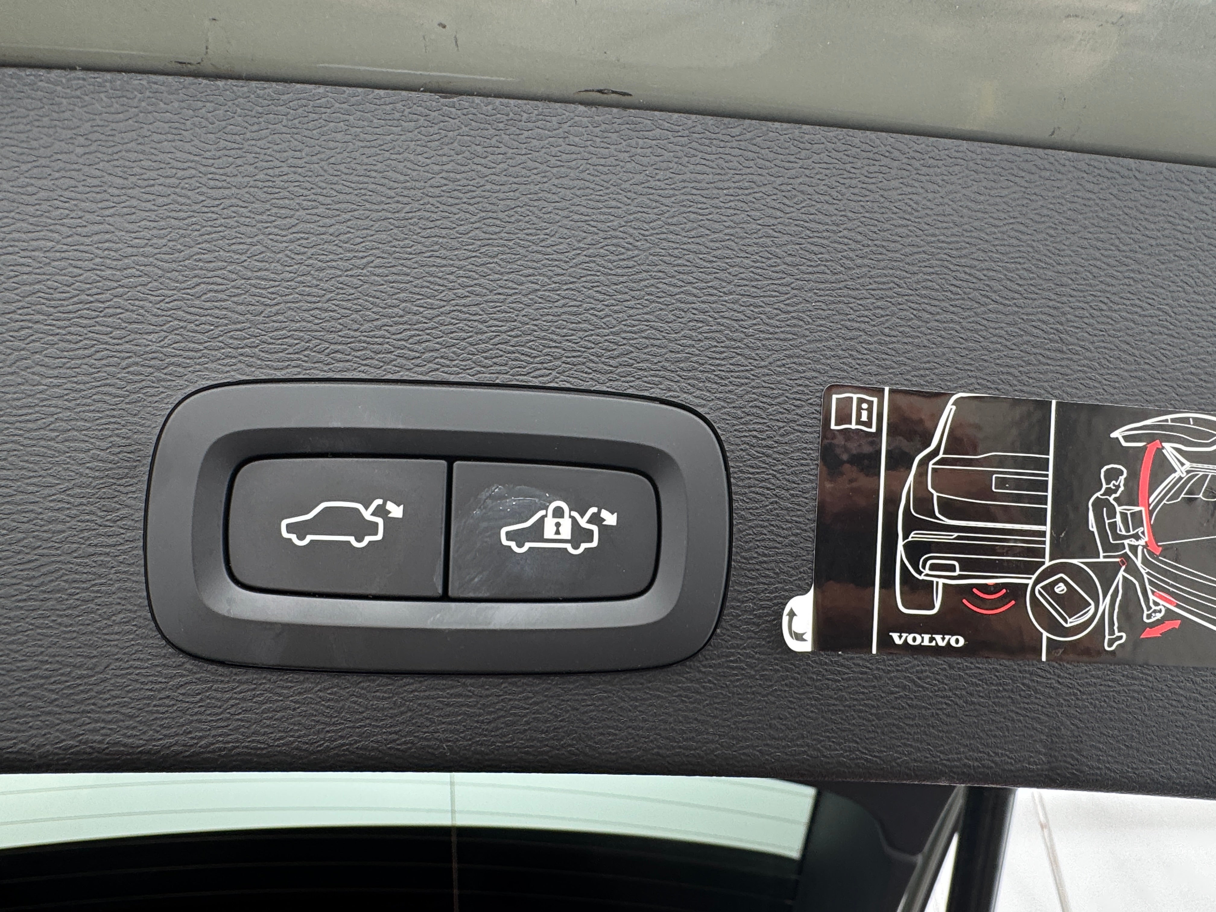 Used 2021 Volvo XC40 Recharge with VIN YV4ED3UR6M2552968 for sale in Oak Creek, WI