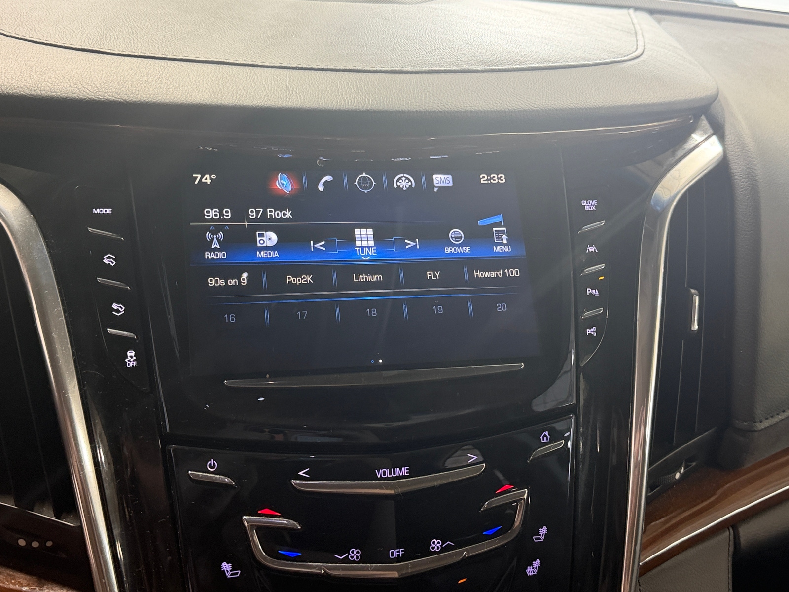 Thumbnail: 2019 Cadillac Escalade - 3