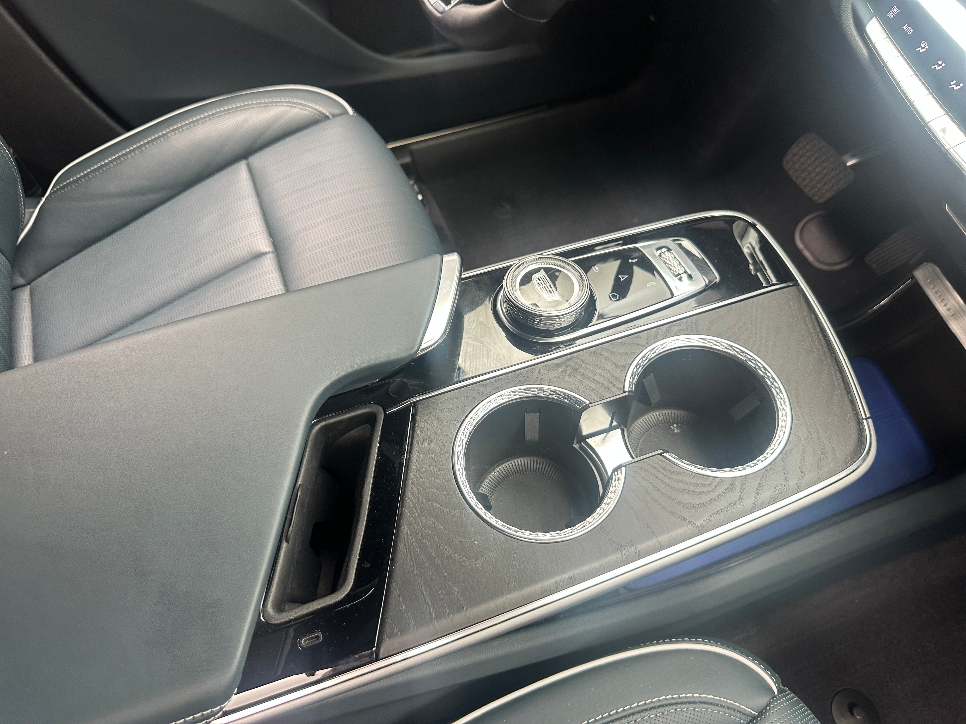 Used 2024 Cadillac LYRIQ Luxury 3 with VIN 1GYKPSRL2RZ114016 for sale in Auburn, WA