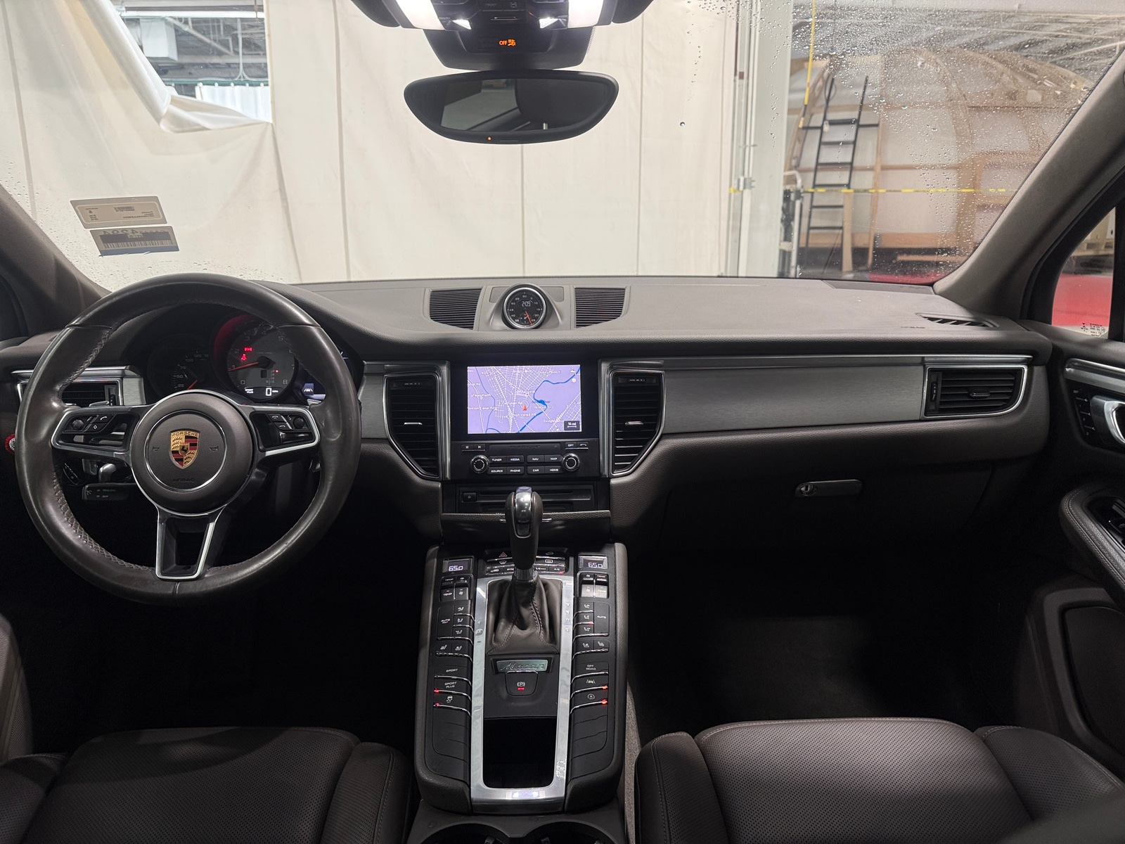 Thumbnail: 2018 Porsche Macan - 3