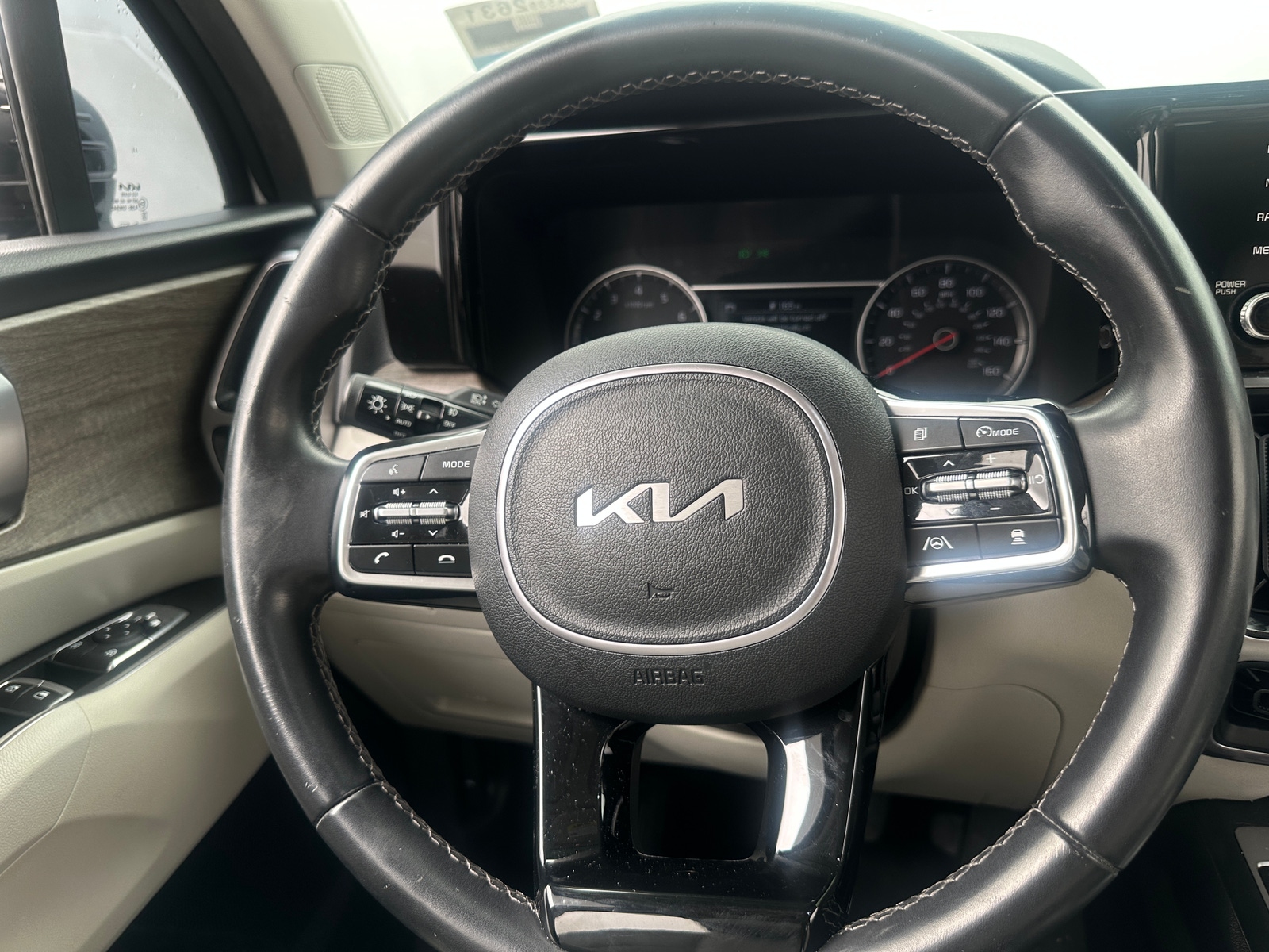 Thumbnail: 2023 Kia Sorento - 4