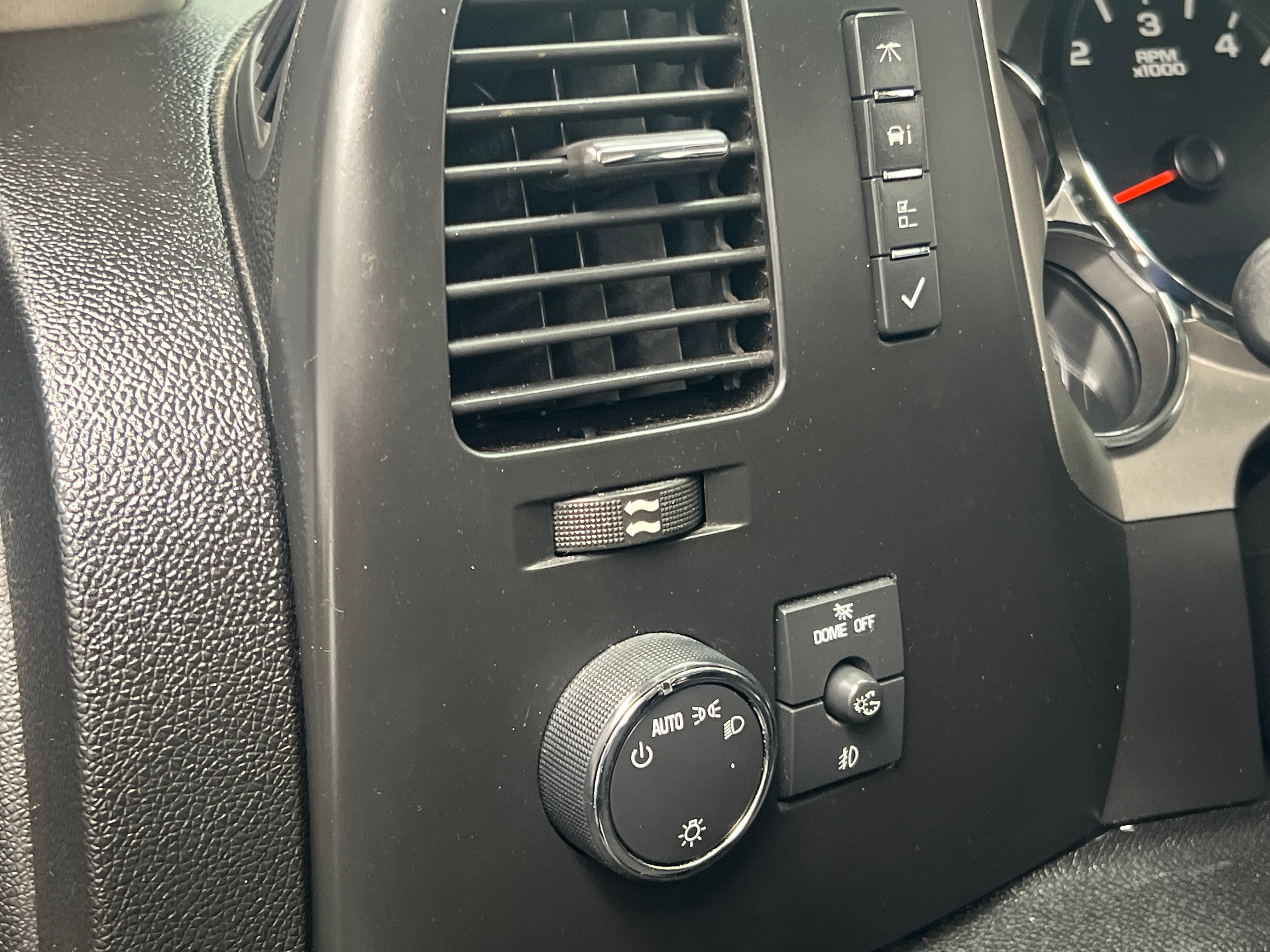 2010 Chevrolet Silverado 1500 LT - Photo 2