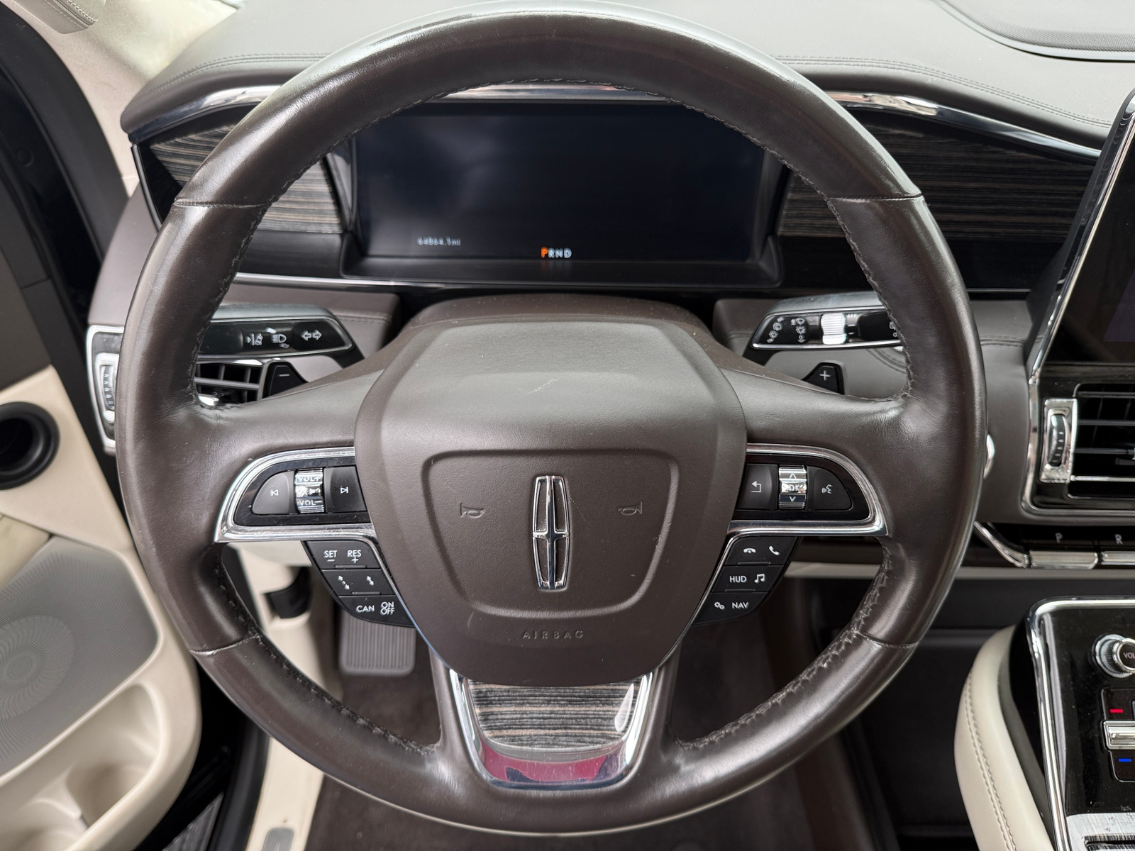 Thumbnail: 2021 Lincoln Navigator L - 4